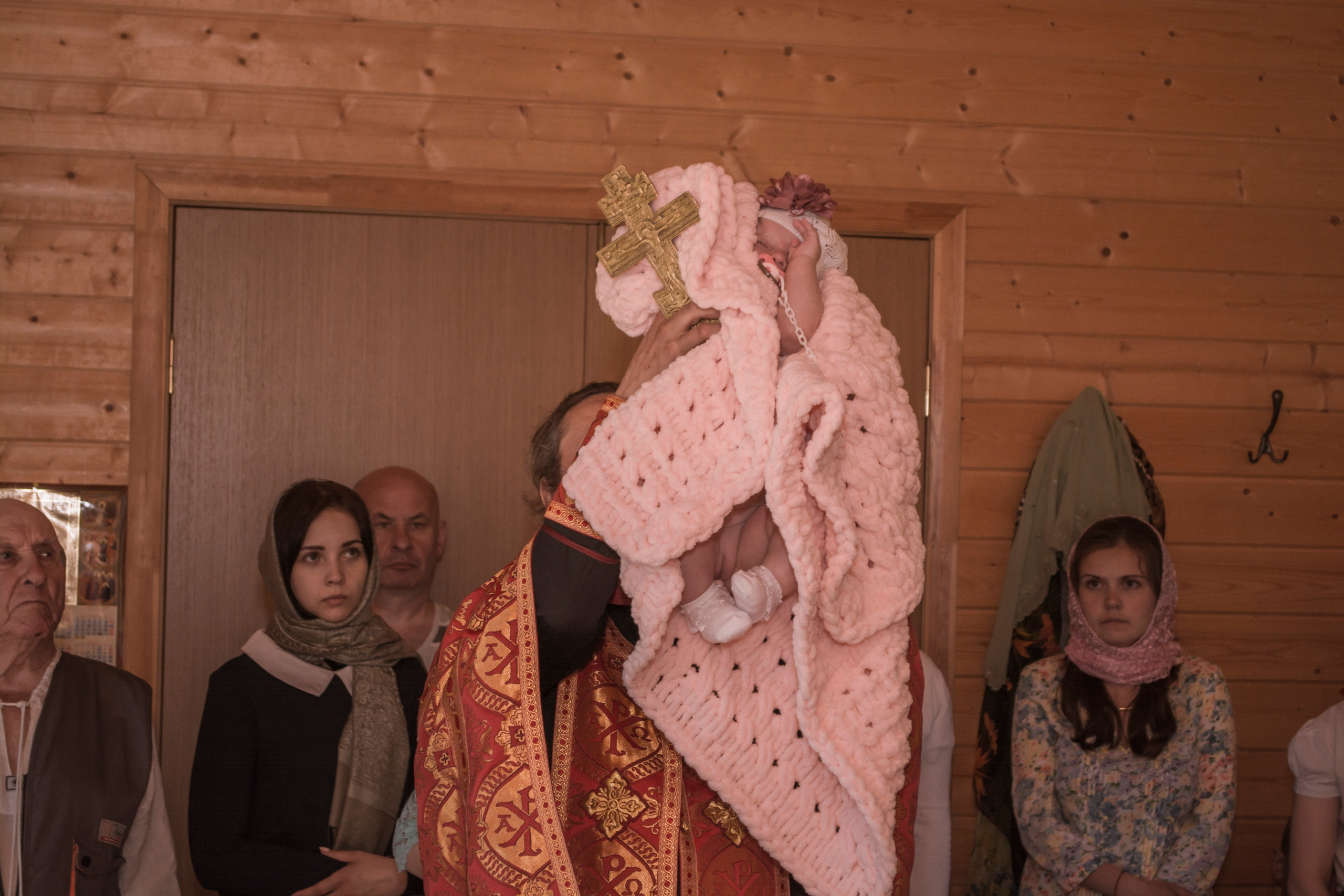 Крещение Василисы в храме Николая Чудотворца в д. Старый погост. Фотограф Евгений Егоров
