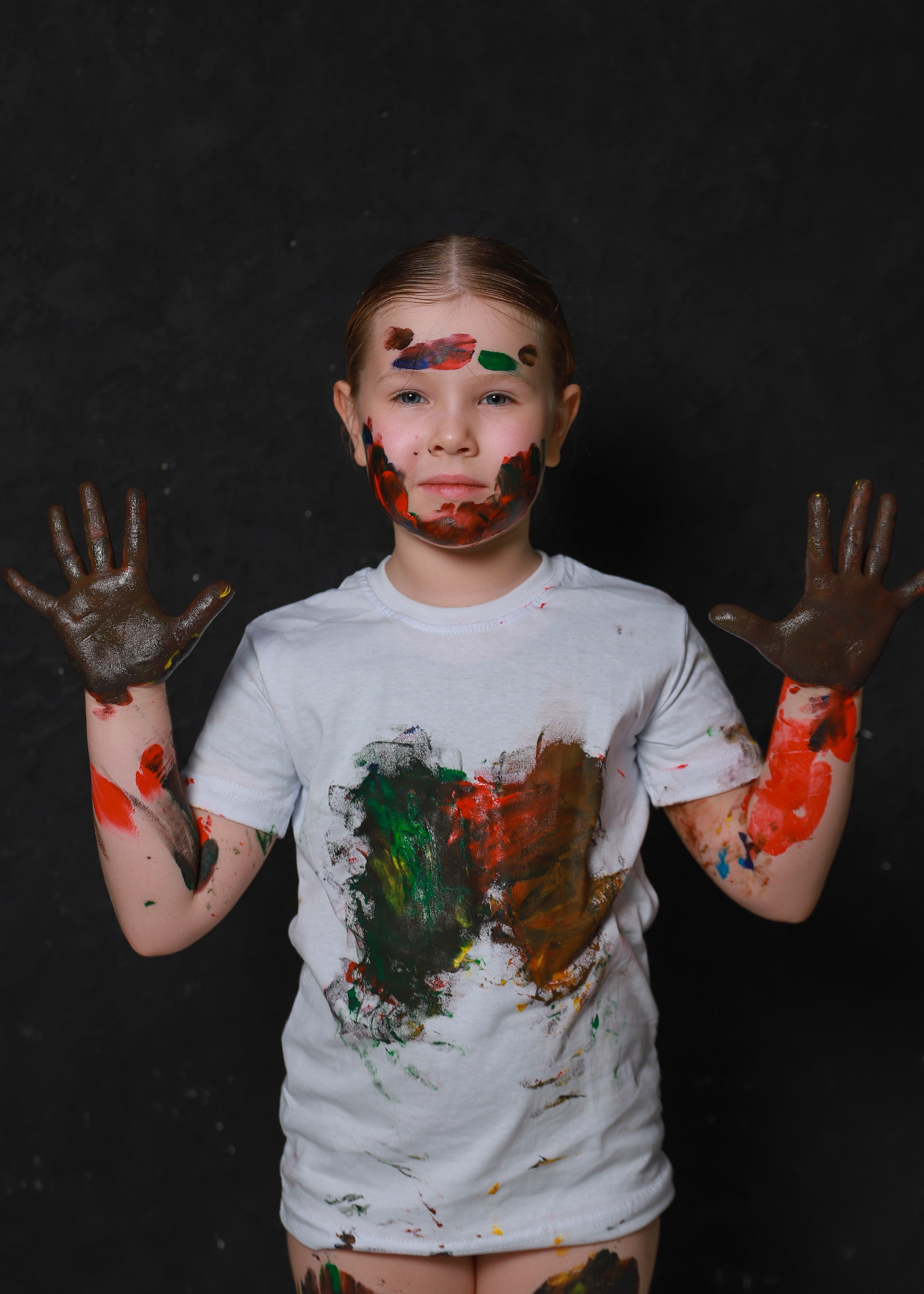 Младшие с красками. Фотограф Юлия Мальцева