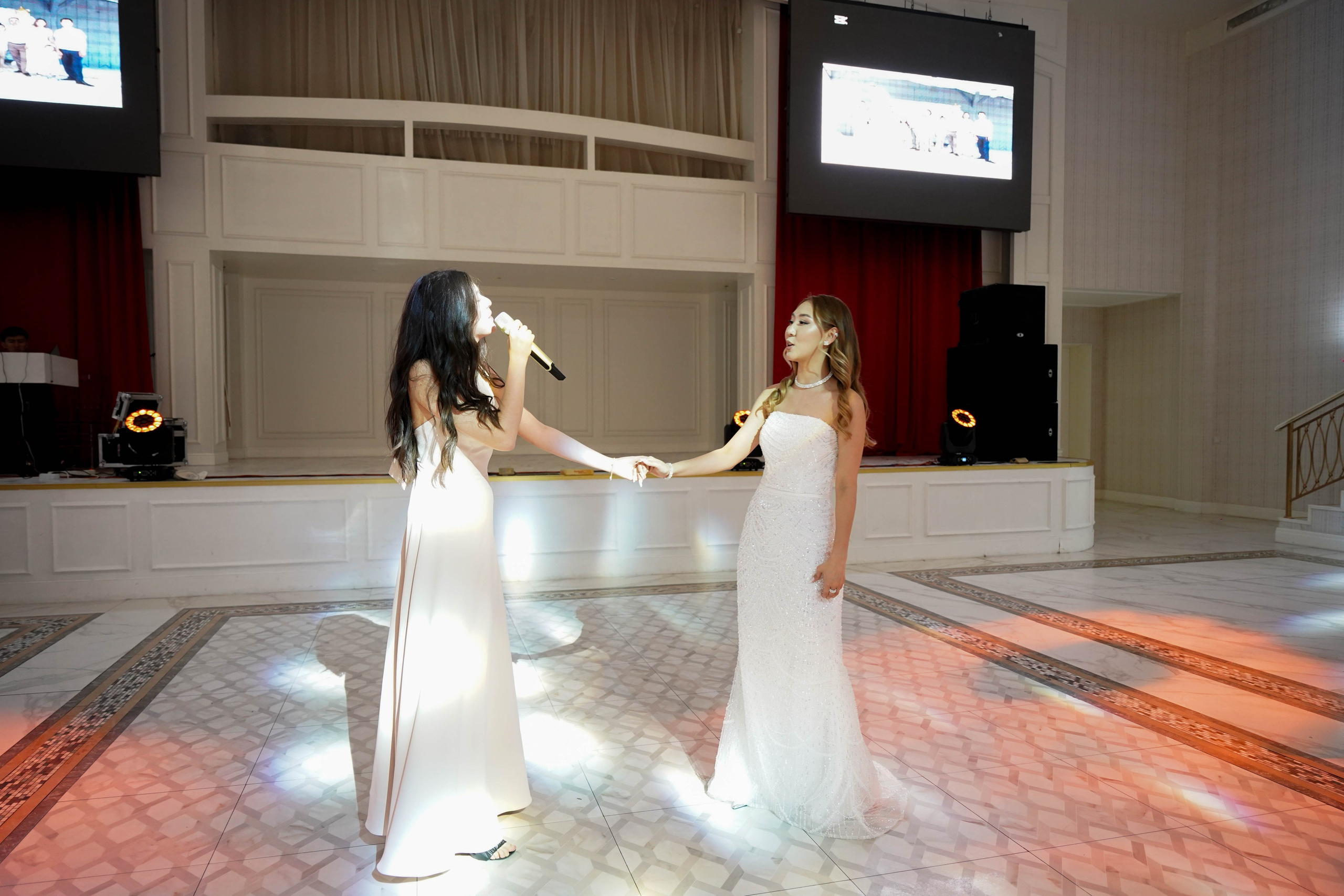 Dana uzatu. Фотограф Ернар Ержанов