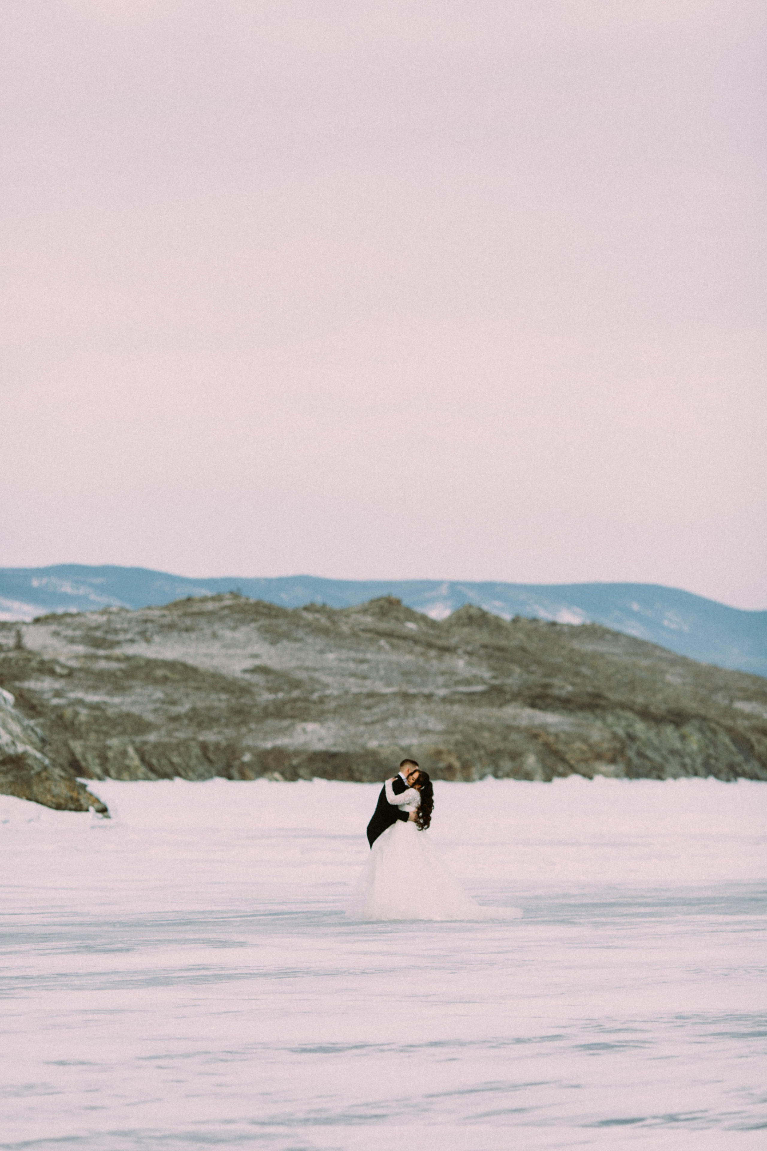 Свадебная зимняя съемка на Байкале. Главная