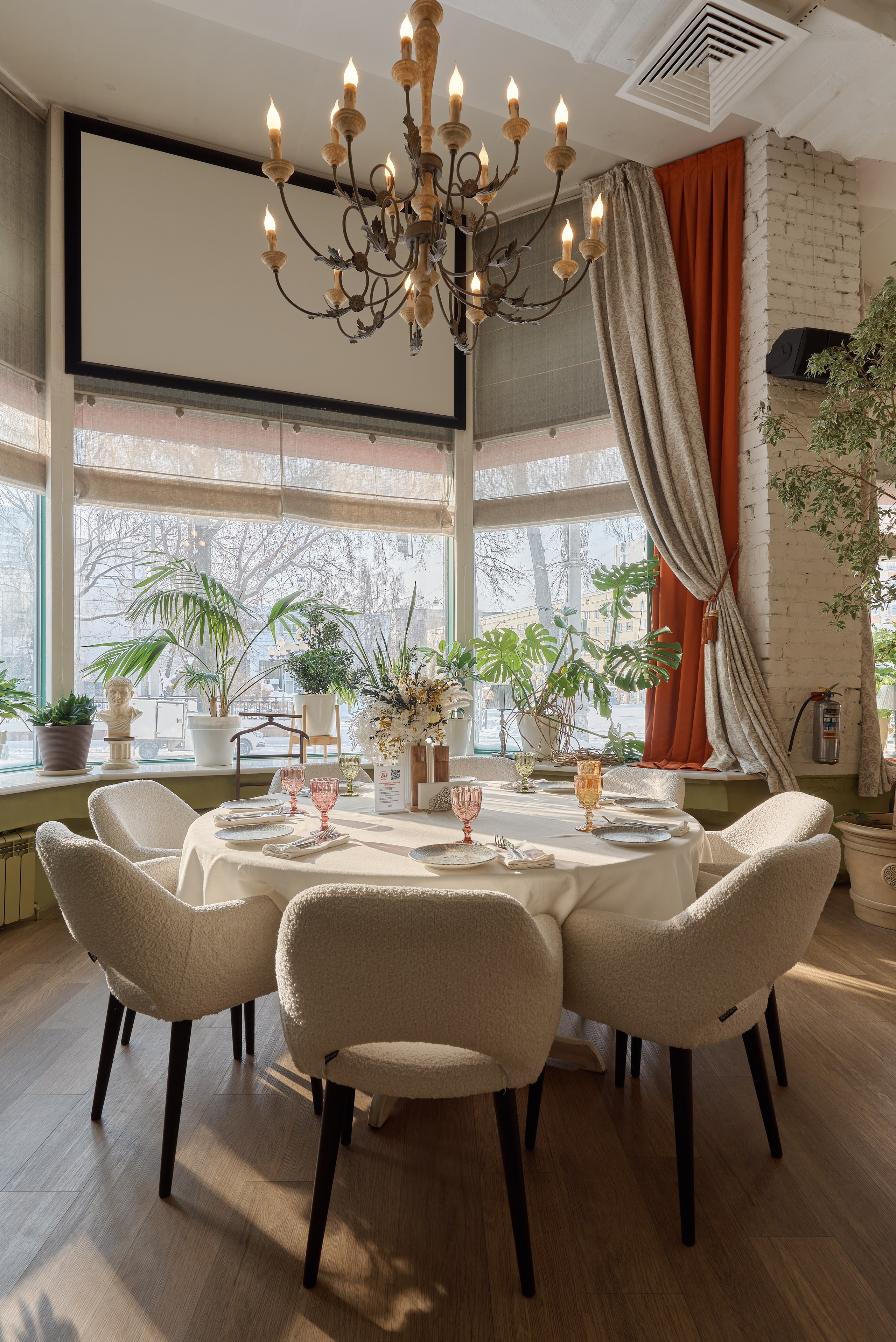 Si! (Екатеринбург). Абросимов Лев интерьерный и архитектурный фотограф