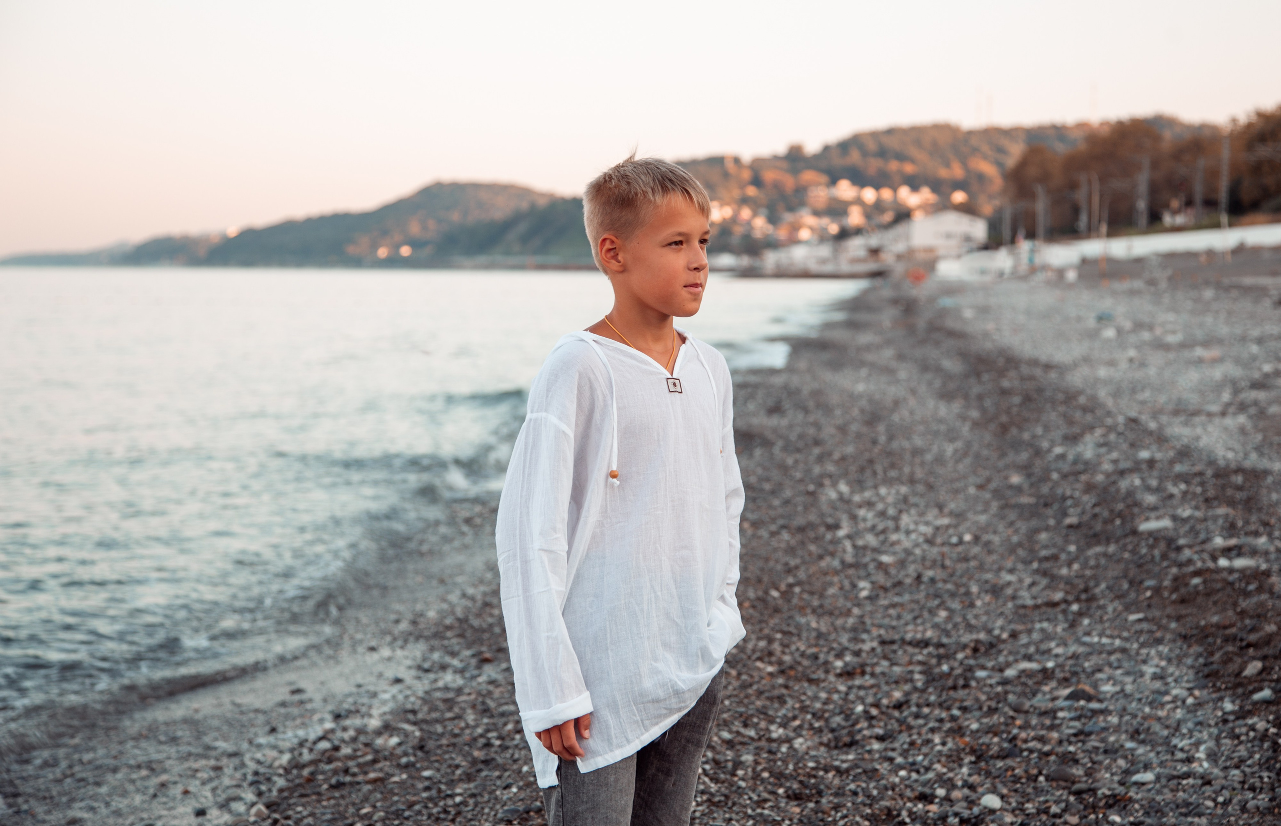 Каждый год они проводят фотосессию в именных майках у моря в Лоо. Семейный фотограф в Сочи, Лоо, Дагомысе, Вардане Кучумова Олеся