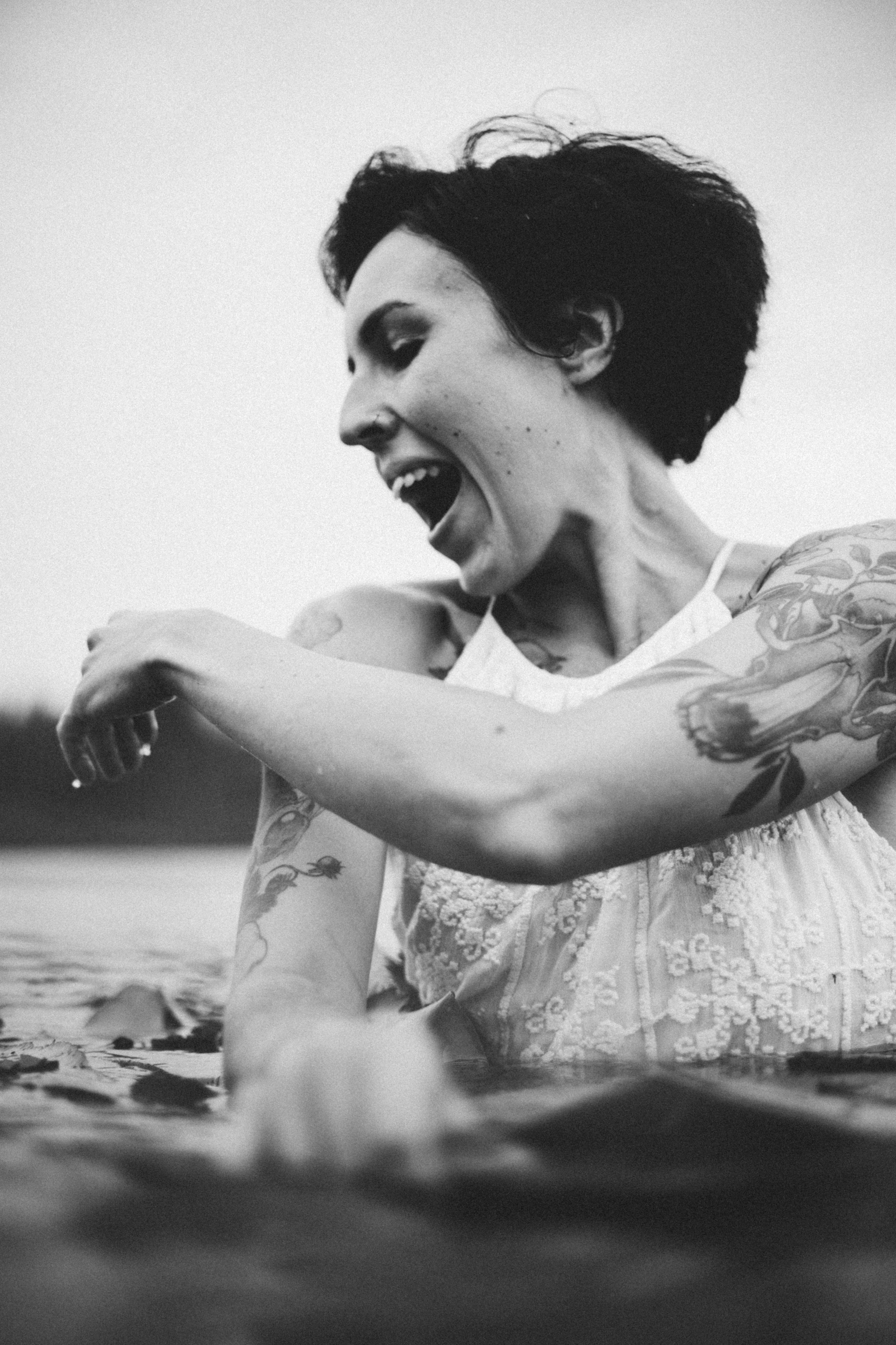 Есенин у реки. Фотограф в Нижнем Новгороде