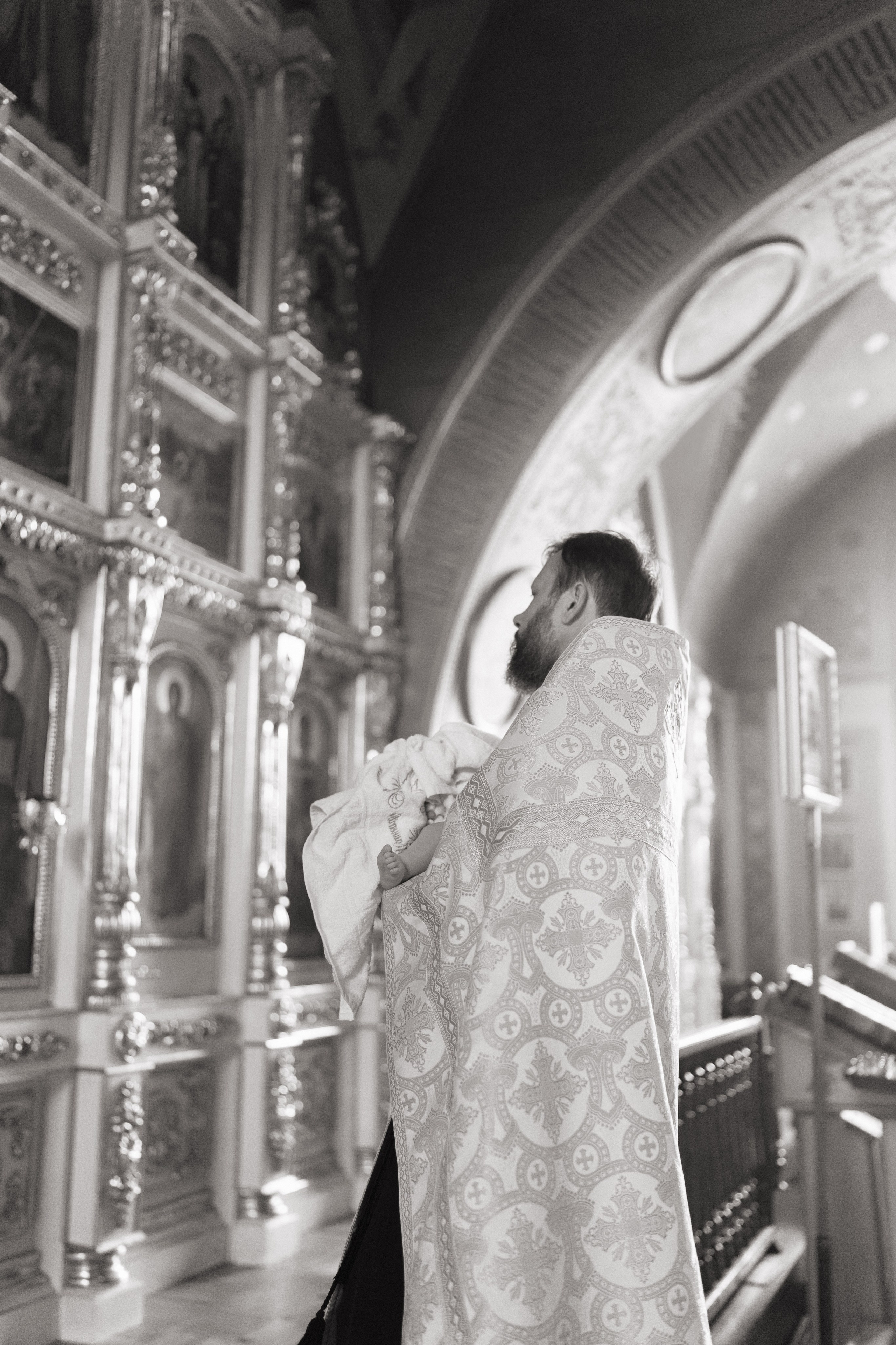 Крещение Егора в Николаевской церкви. Анастасия Безуглова- свадебный фотограф в Таганроге