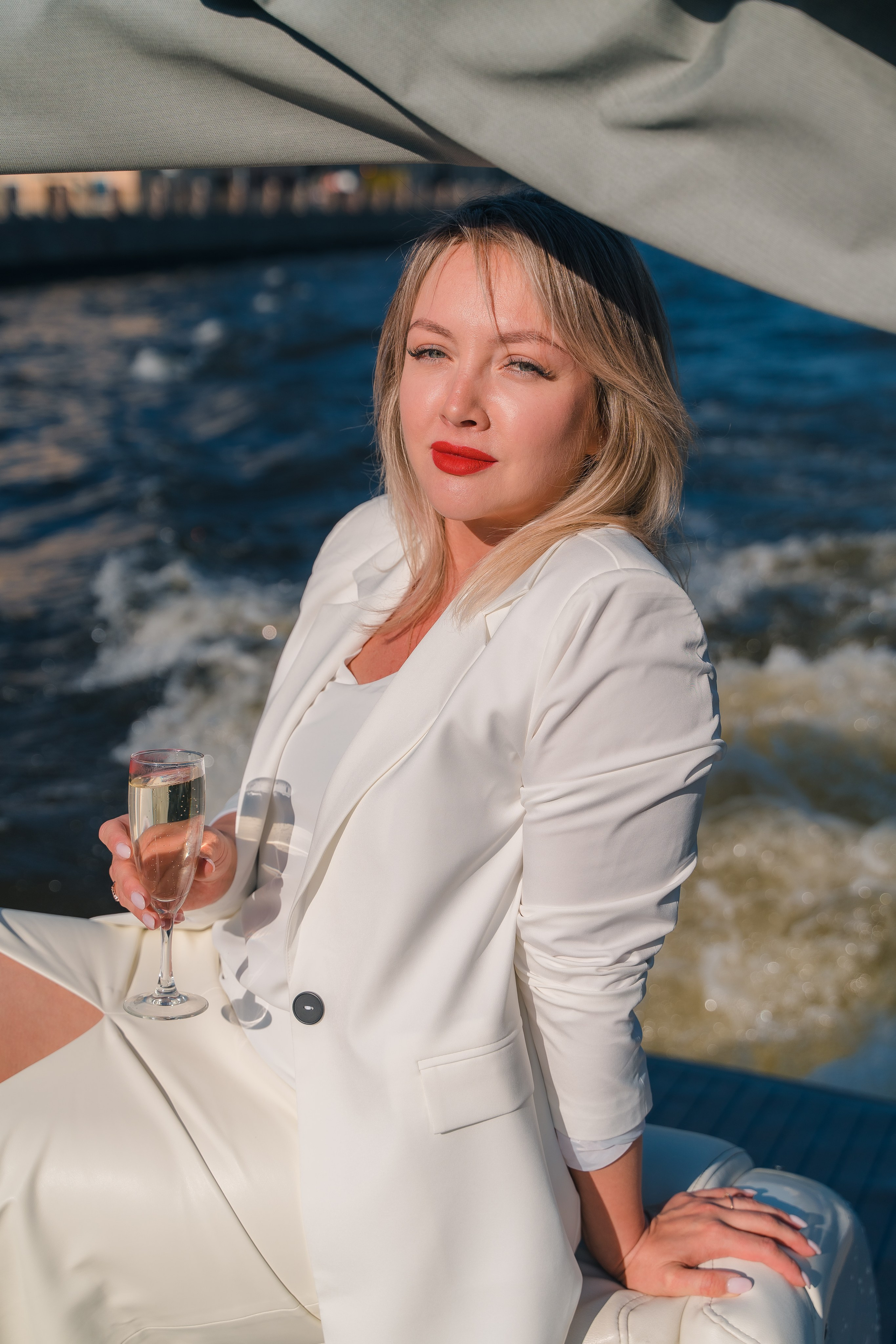 Фотосъемка девичника, встреча девушек, веселые женские портреты