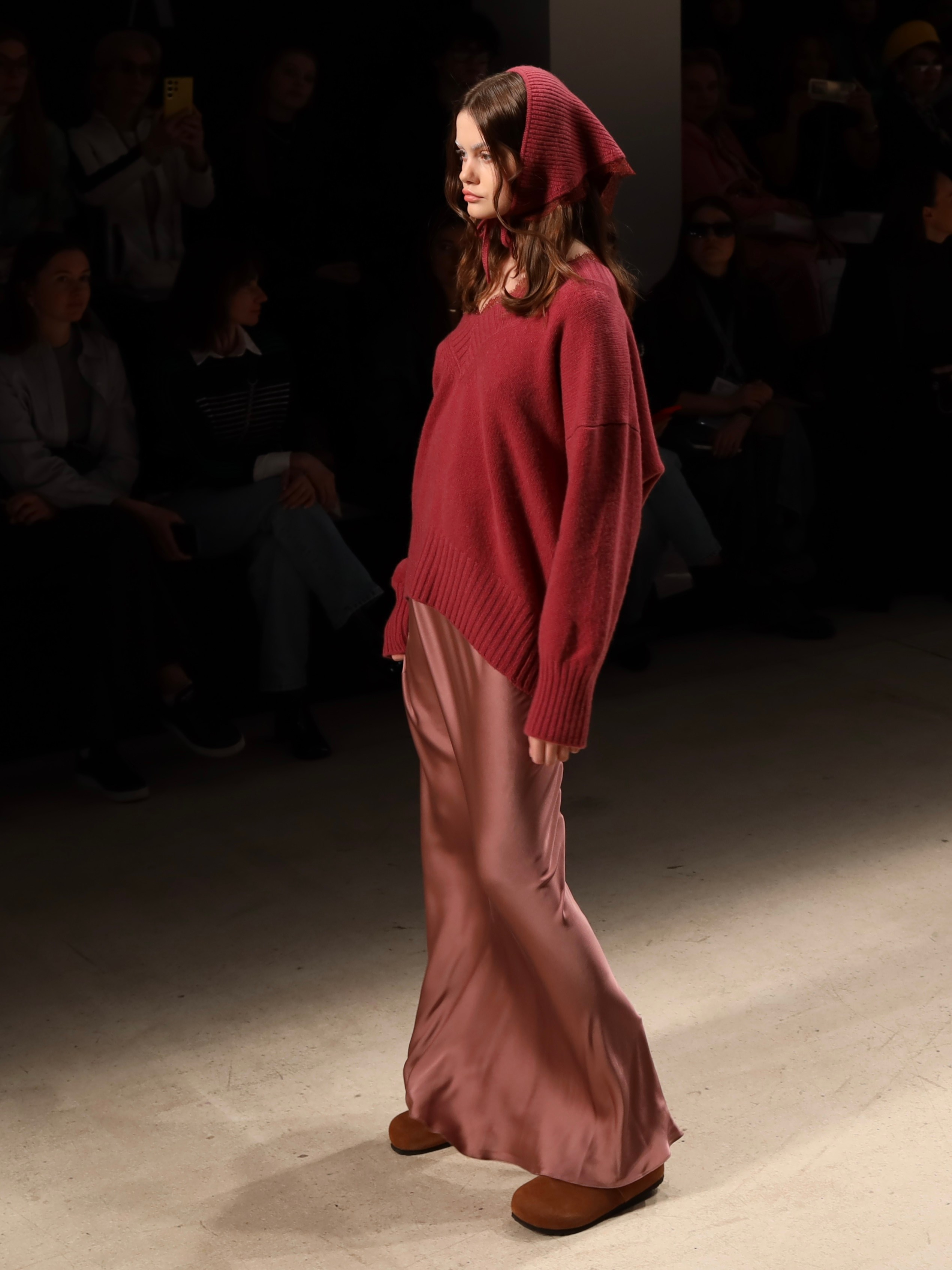 Показ Alpe Cashmere (Москва) — Московская неделя моды 13 марта 2025. Фотосессии и репортаж — Фотограф в Москве — Рина Серёгина