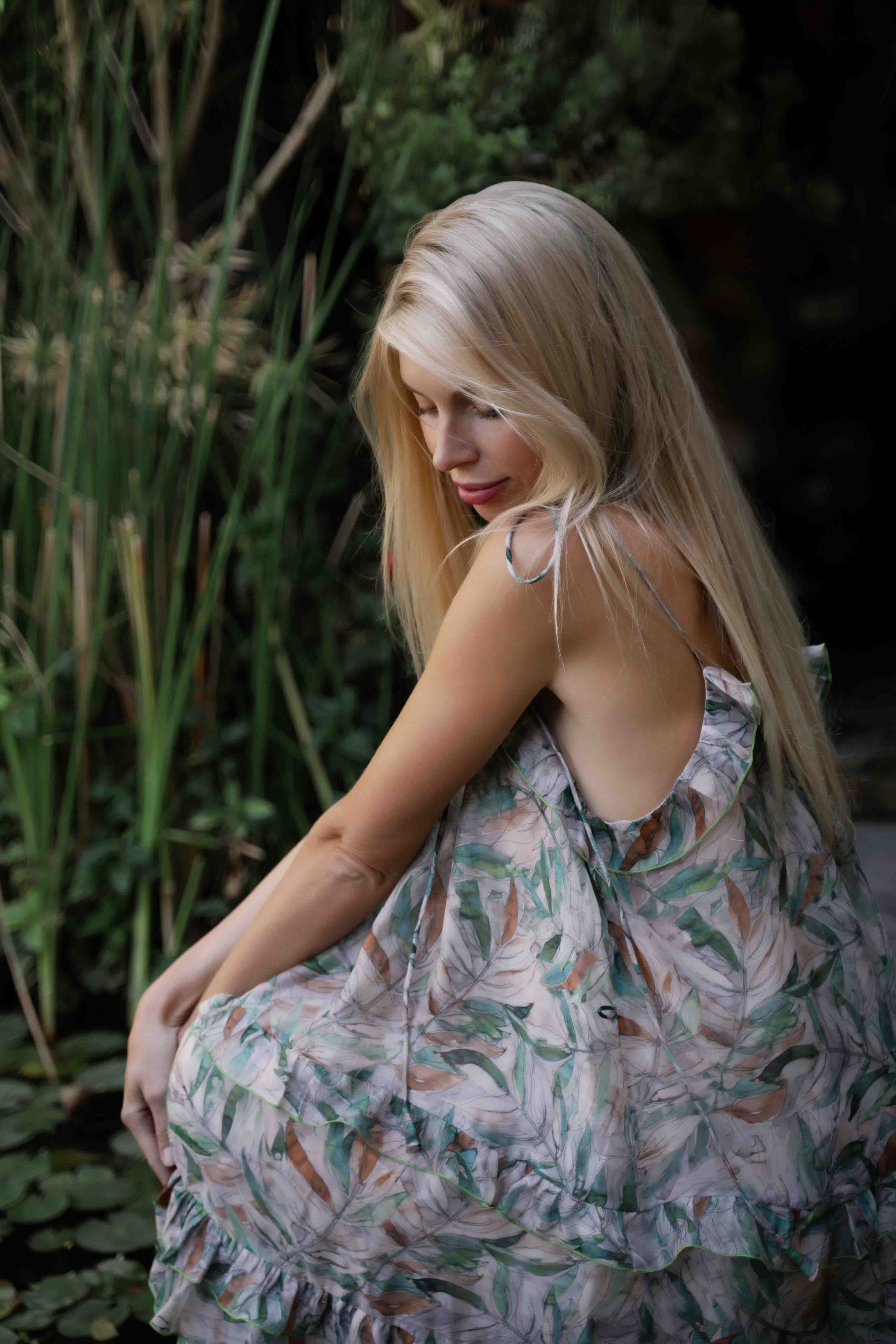 Девушки в дачном саду. Фотограф и видеограф в Москве и Абу Даби Мария Кулагина