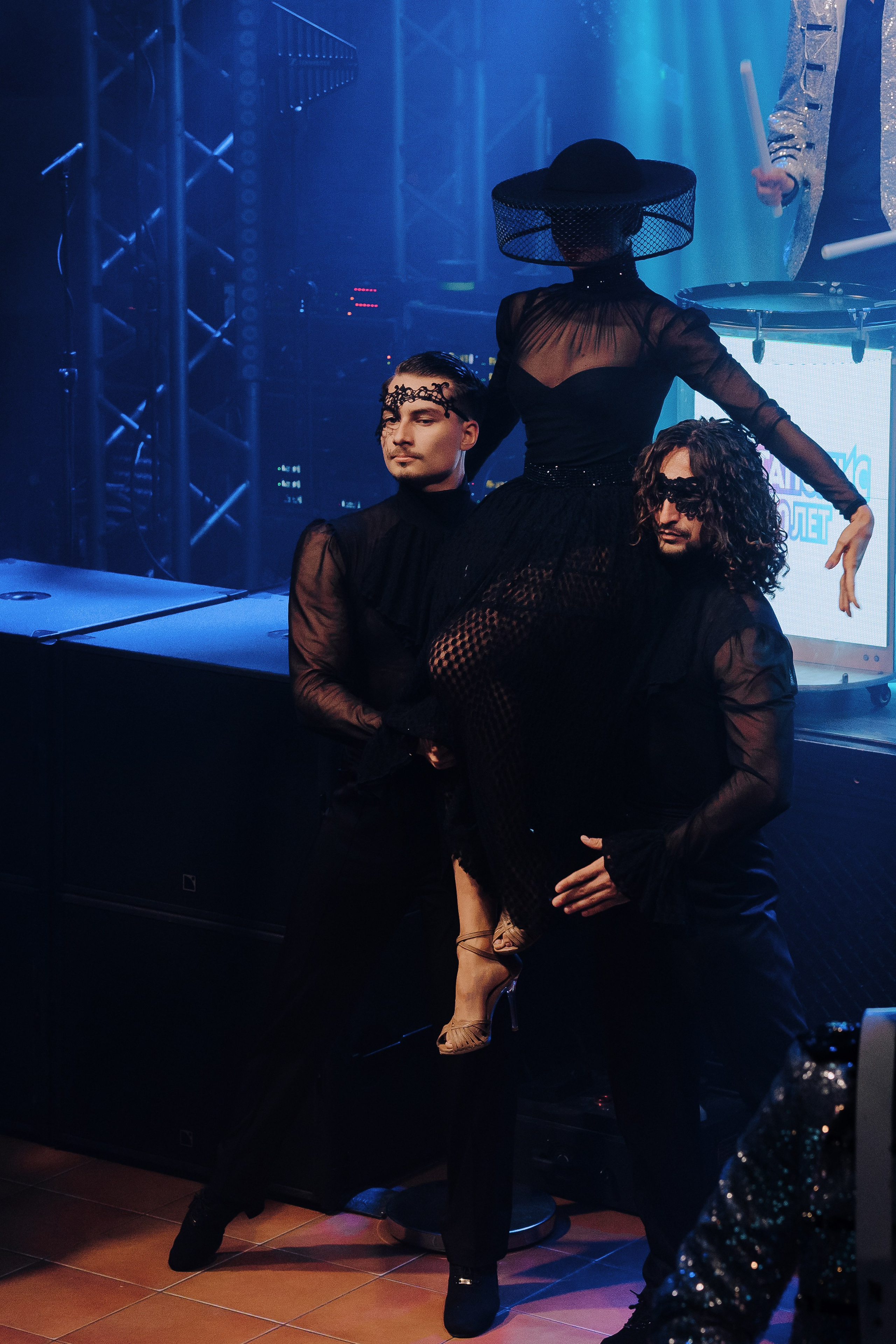 20 ЛЕТ МЕГАПОЛИС ЧЕЛЯБИНСК ХЕДЛАЙНЕР ЕЛКА. Репортажный фотограф Зуев Роман г. Челябинск