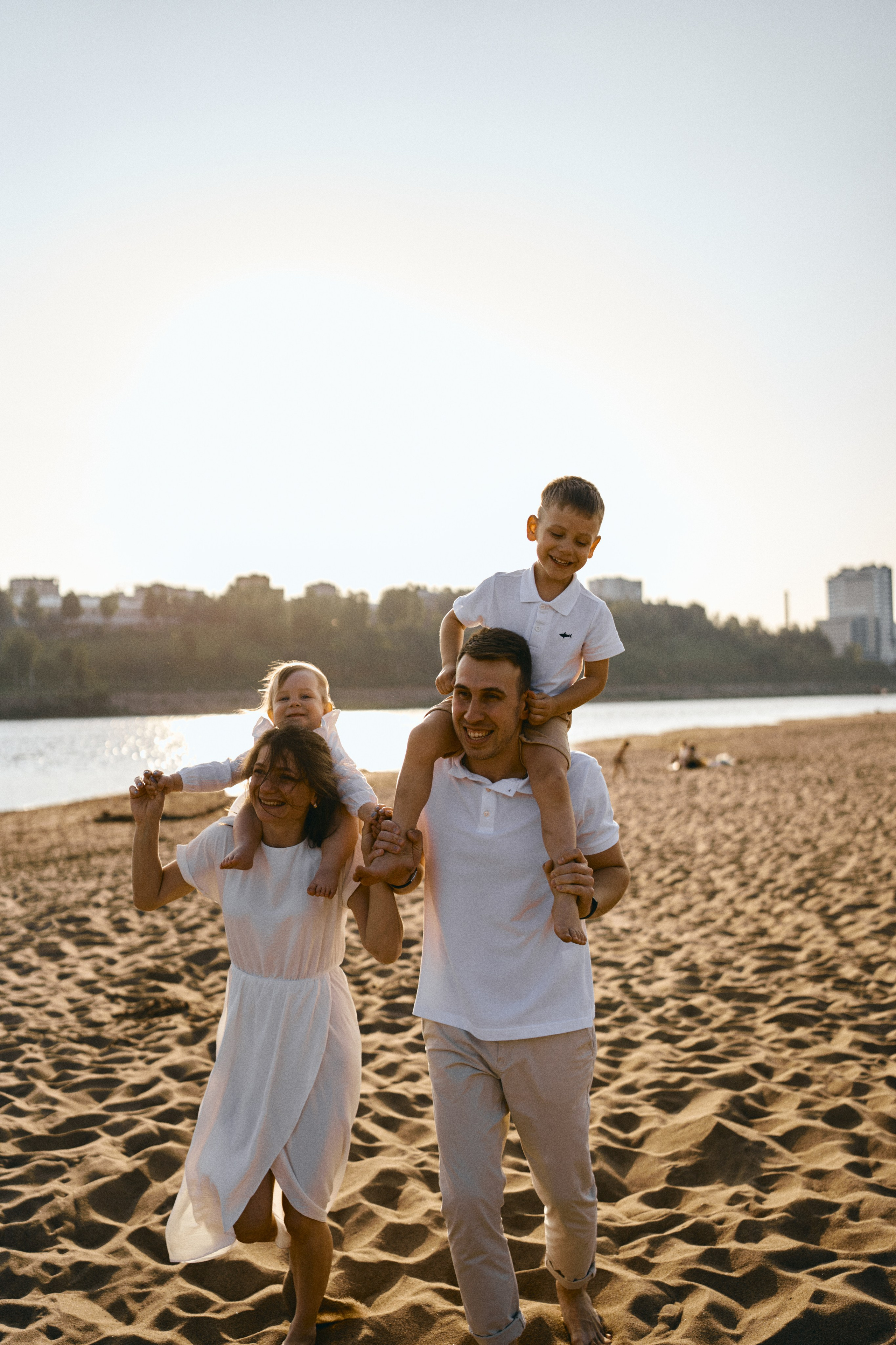 Пляж, ветер и объятия. Фотограф Киров Анжелика Некрасова
