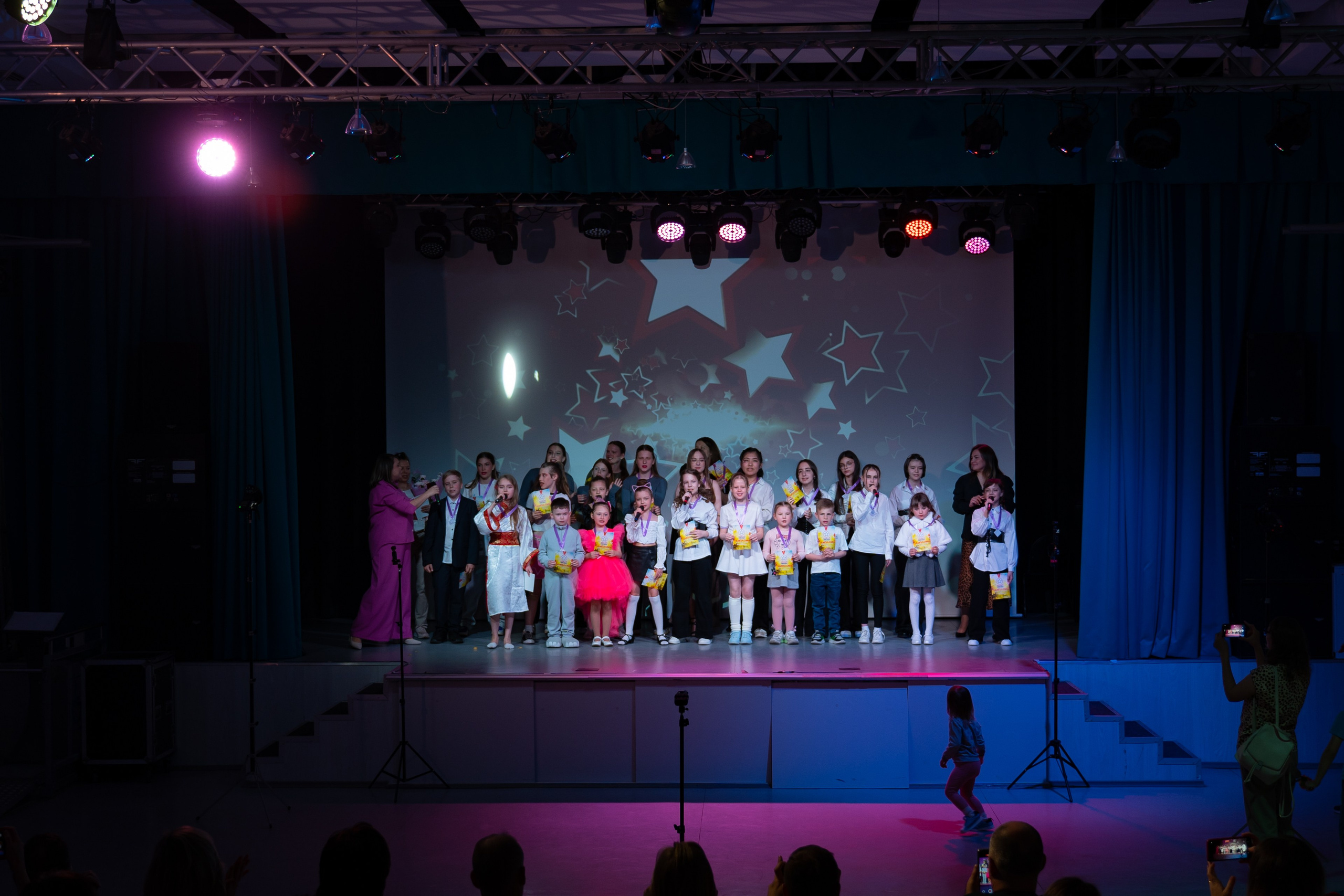 Отчетный концерт продюсерского центра «Новая Звезда». Фото / Видеосъемка в Москве