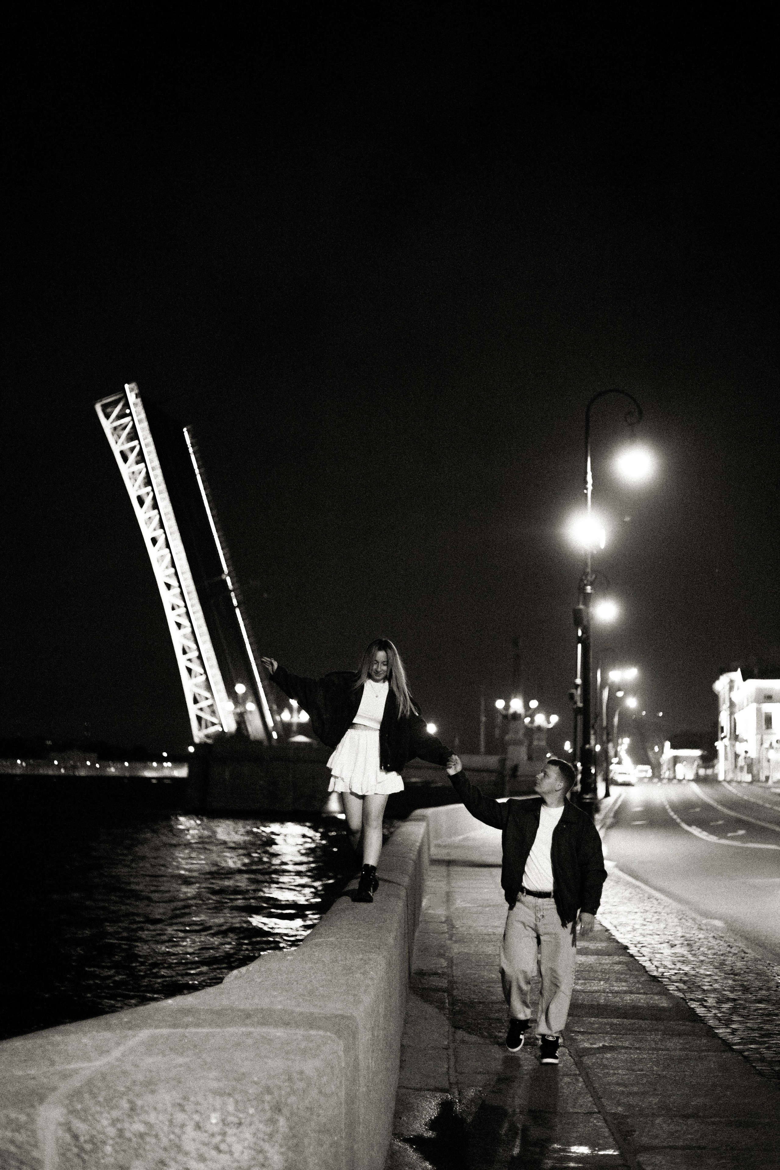 Тёмная ночь, мосты, любовь🤍. Петербургский фотограф — Рия