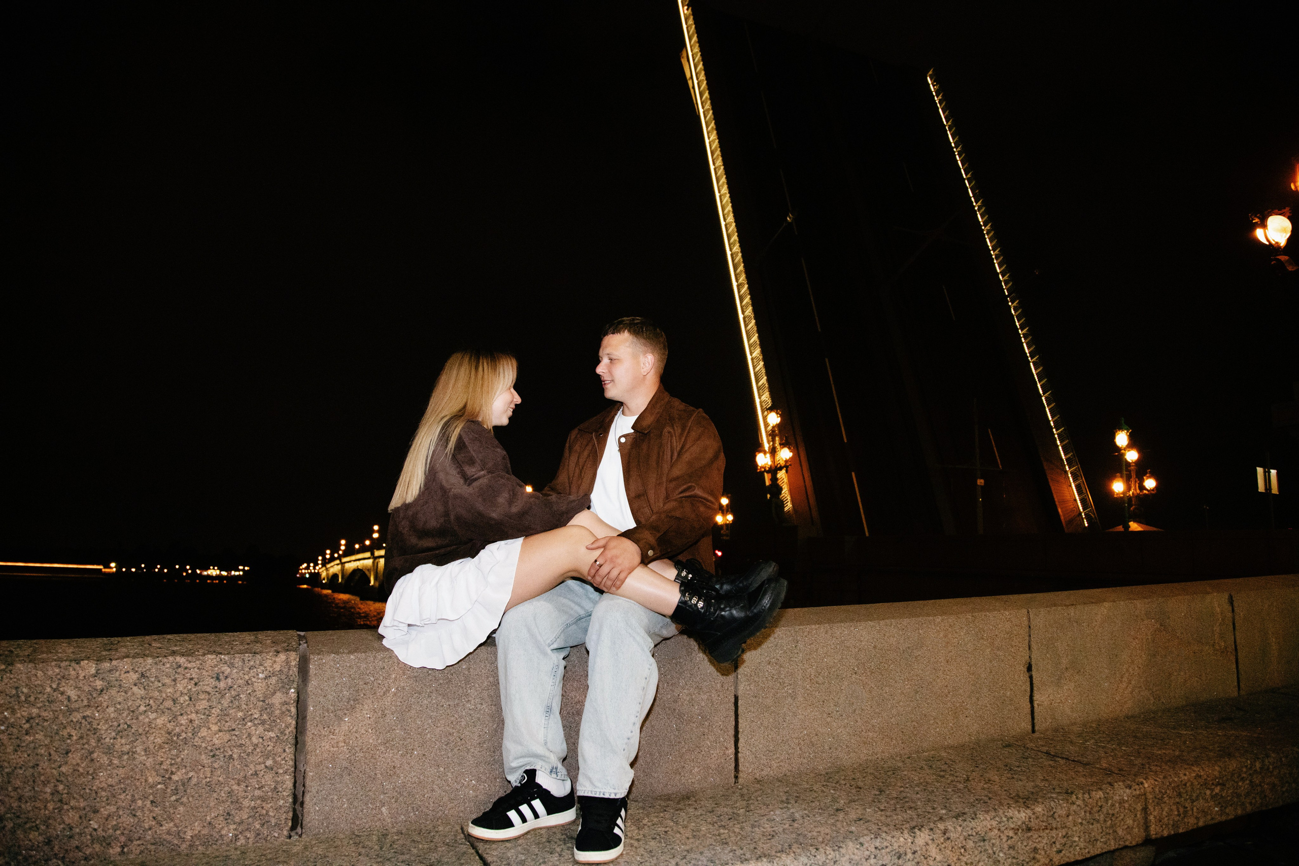 Тёмная ночь, мосты, любовь🤍. Петербургский фотограф — Рия
