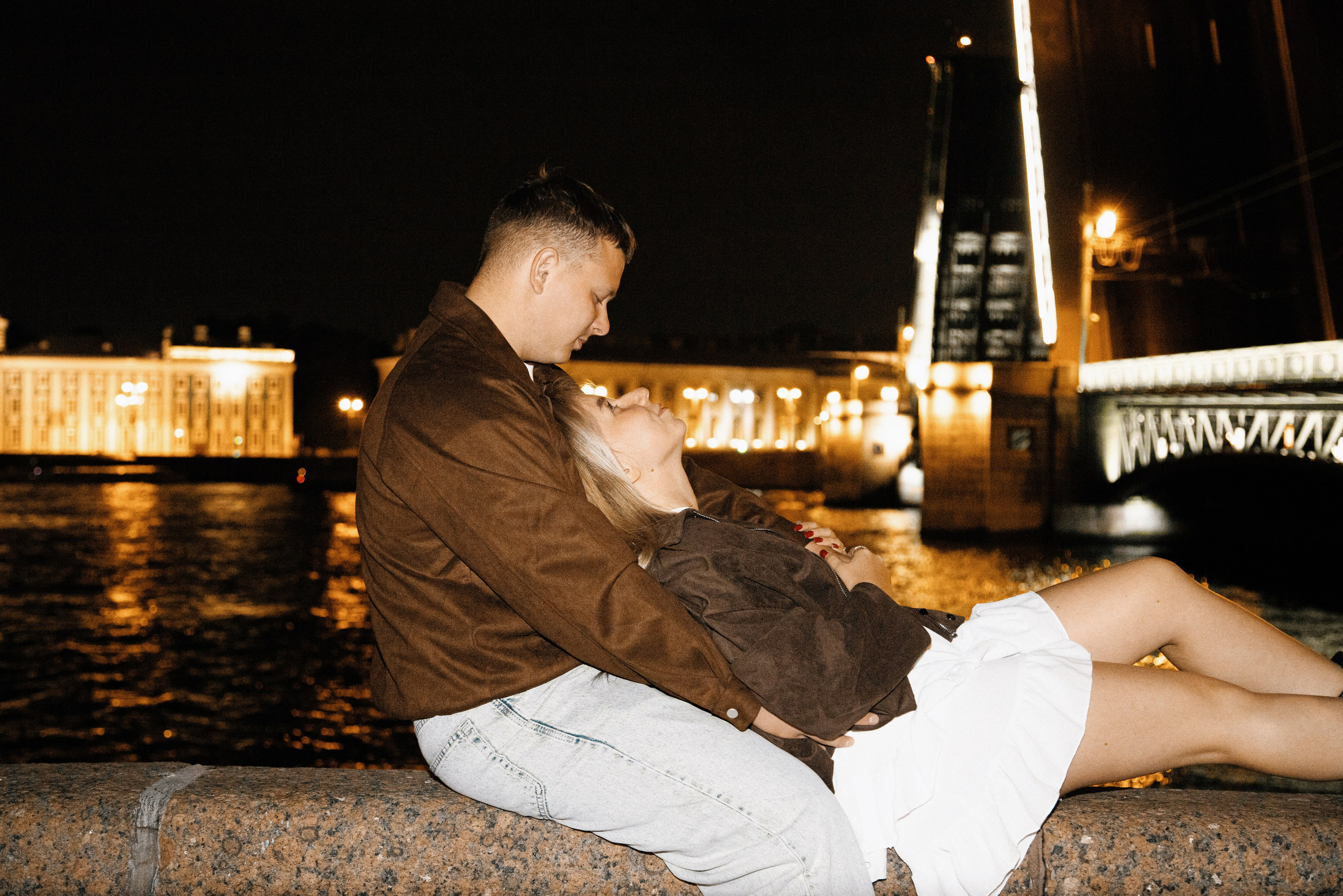 Тёмная ночь, мосты, любовь🤍. Петербургский фотограф — Рия