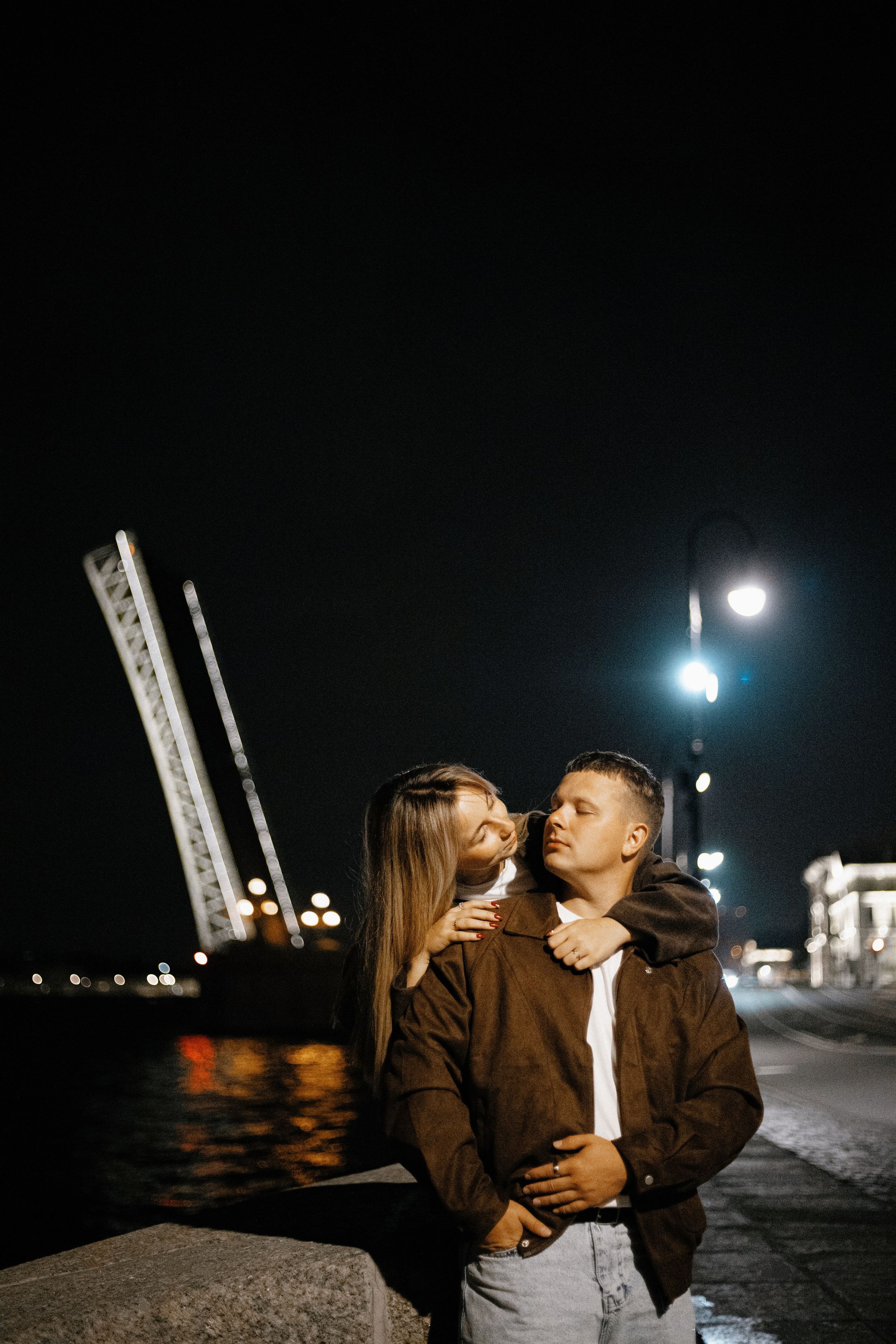Тёмная ночь, мосты, любовь🤍. Петербургский фотограф — Рия