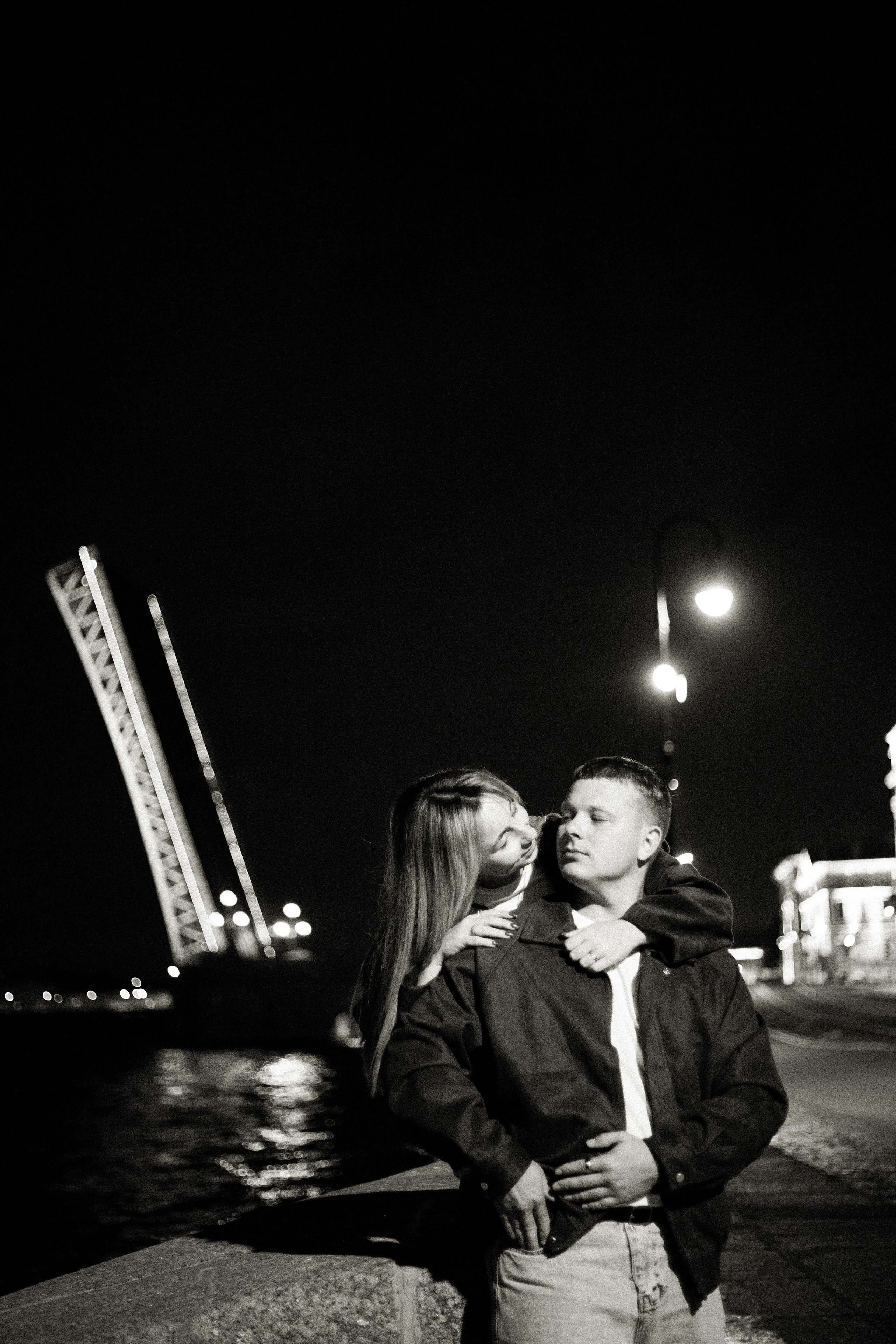 Тёмная ночь, мосты, любовь🤍. Петербургский фотограф — Рия