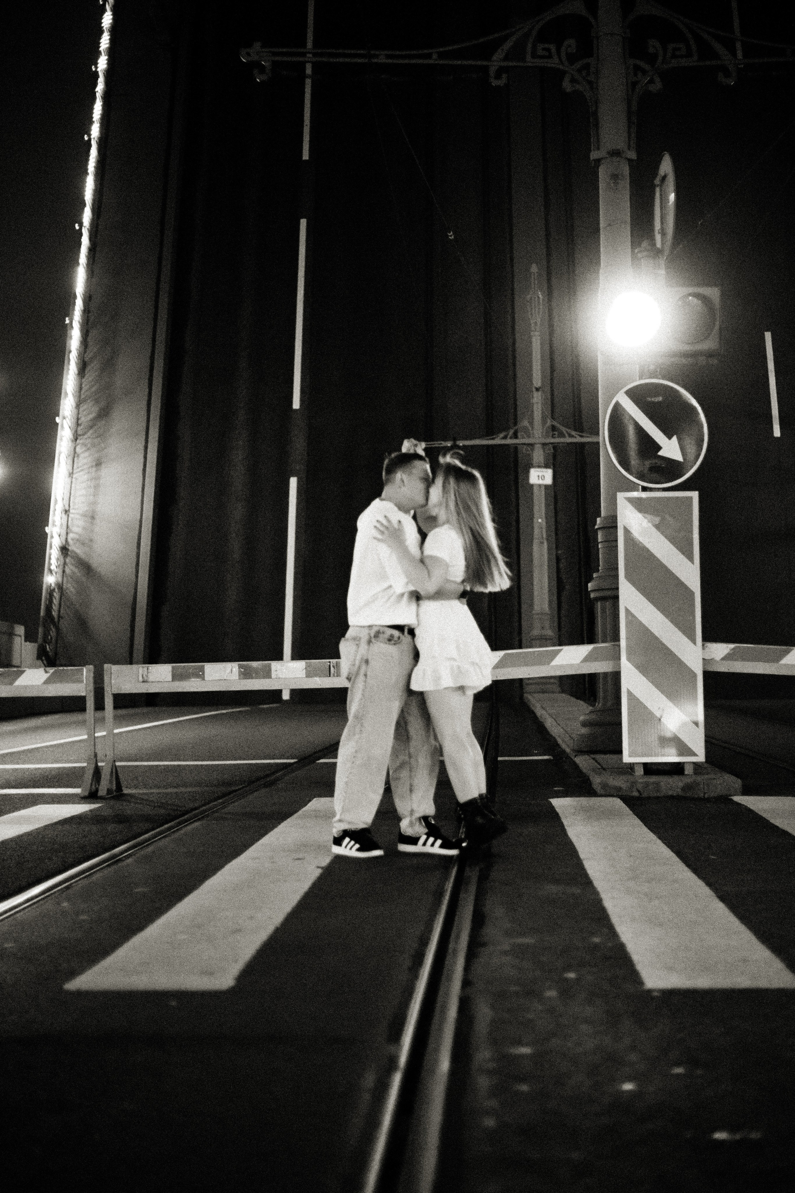 Тёмная ночь, мосты, любовь🤍. Петербургский фотограф — Рия
