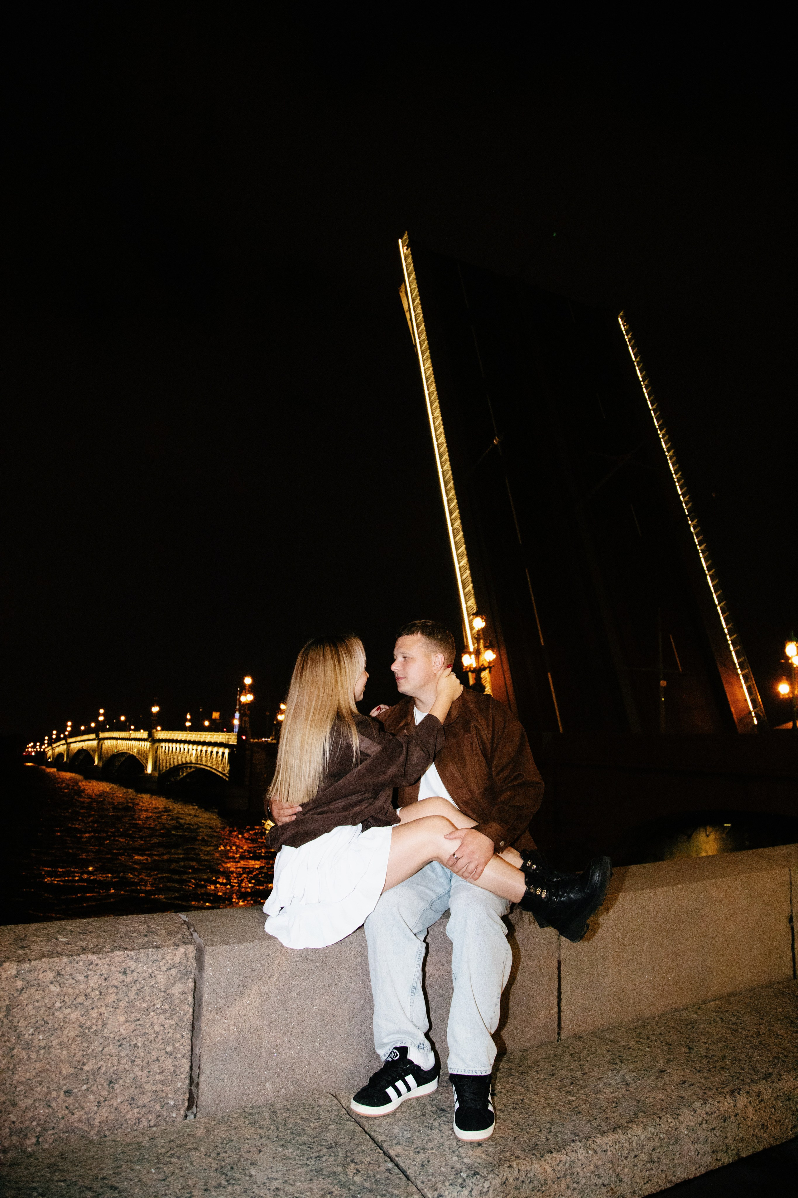 Тёмная ночь, мосты, любовь🤍. Петербургский фотограф — Рия