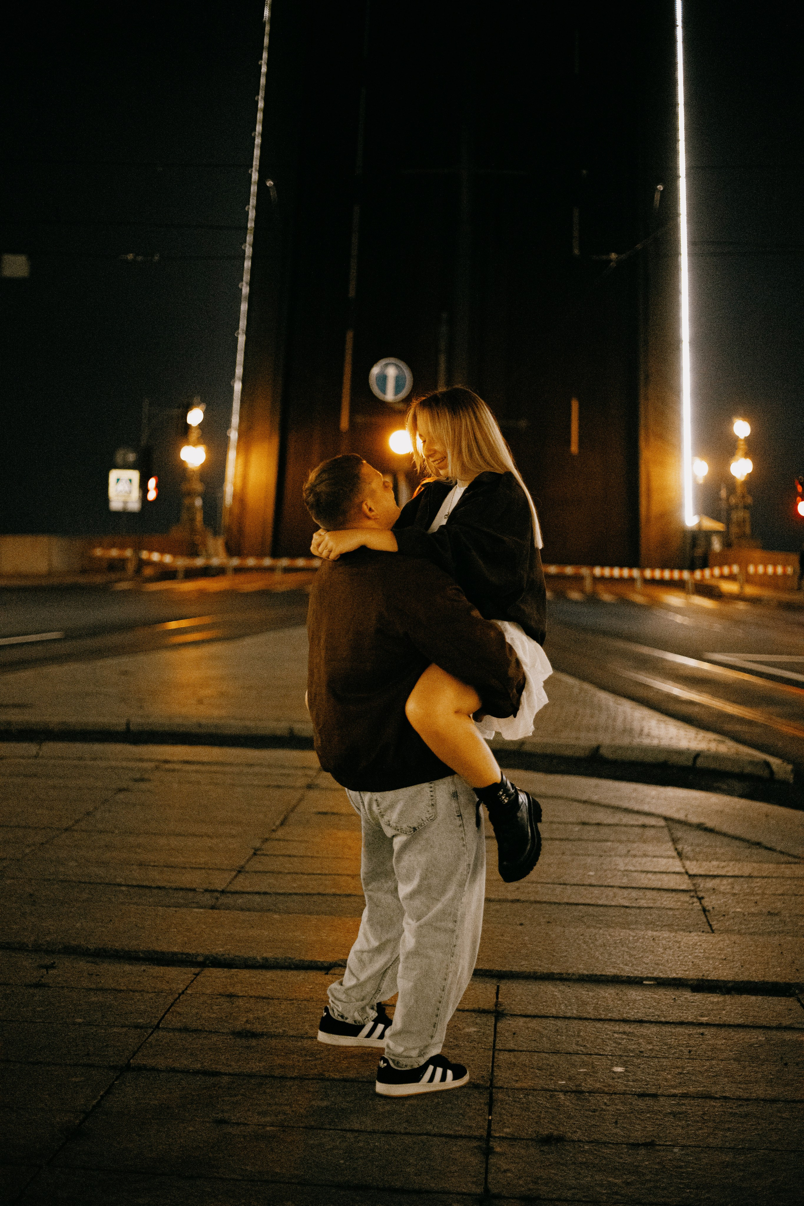 Тёмная ночь, мосты, любовь🤍. Петербургский фотограф — Рия