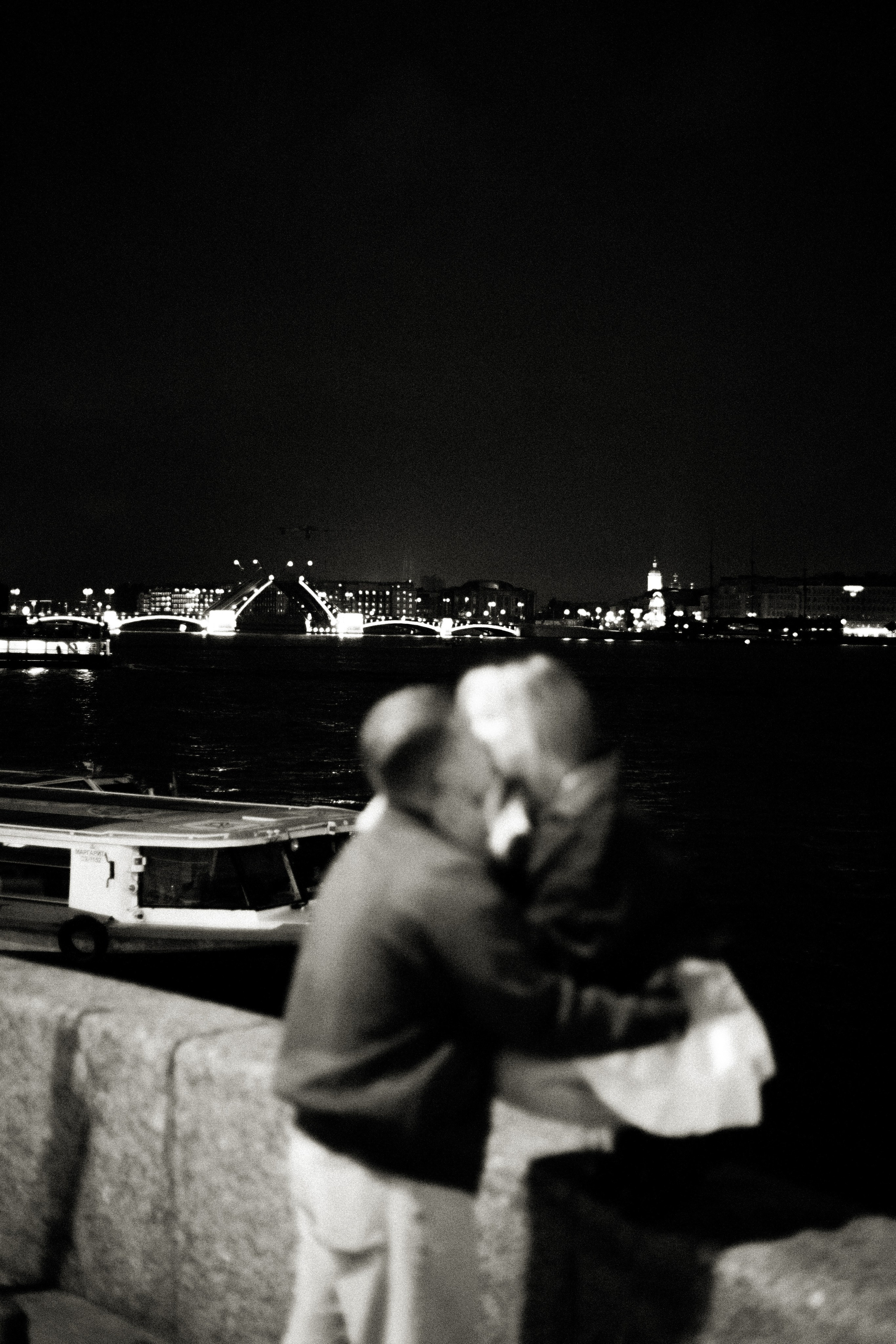 Тёмная ночь, мосты, любовь🤍. Петербургский фотограф — Рия