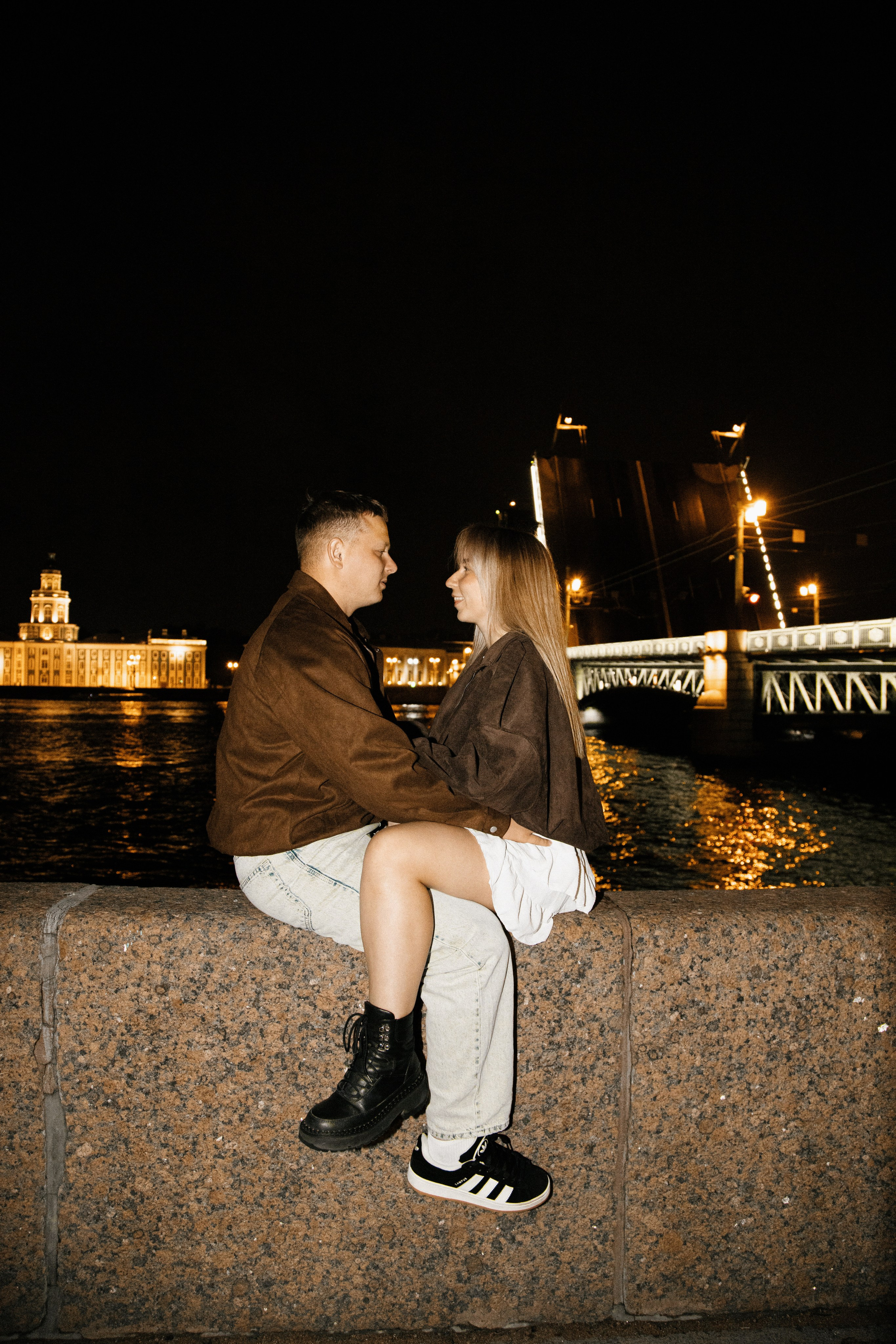 Тёмная ночь, мосты, любовь🤍. Петербургский фотограф — Рия