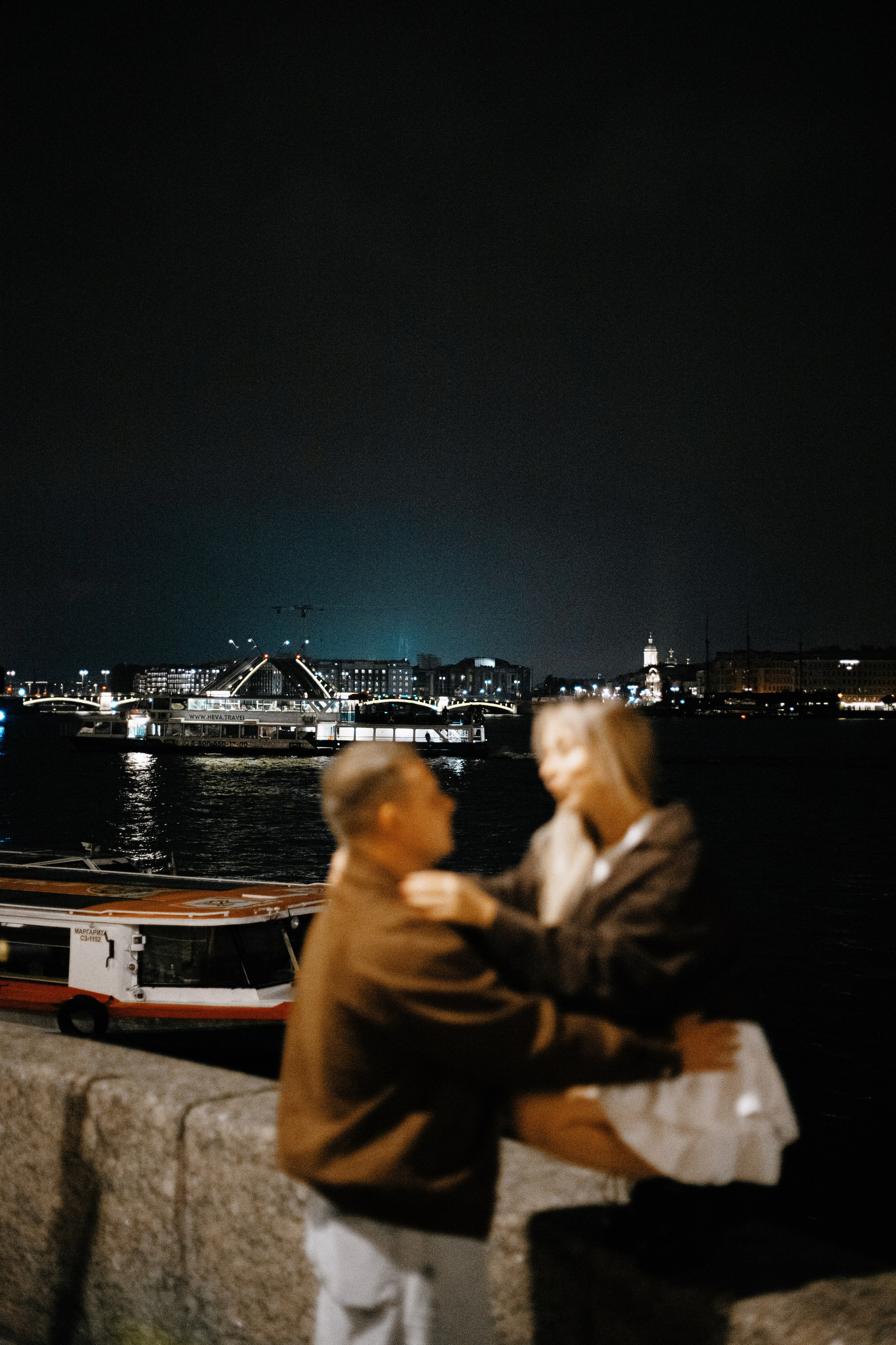 Тёмная ночь, мосты, любовь🤍. Петербургский фотограф — Рия