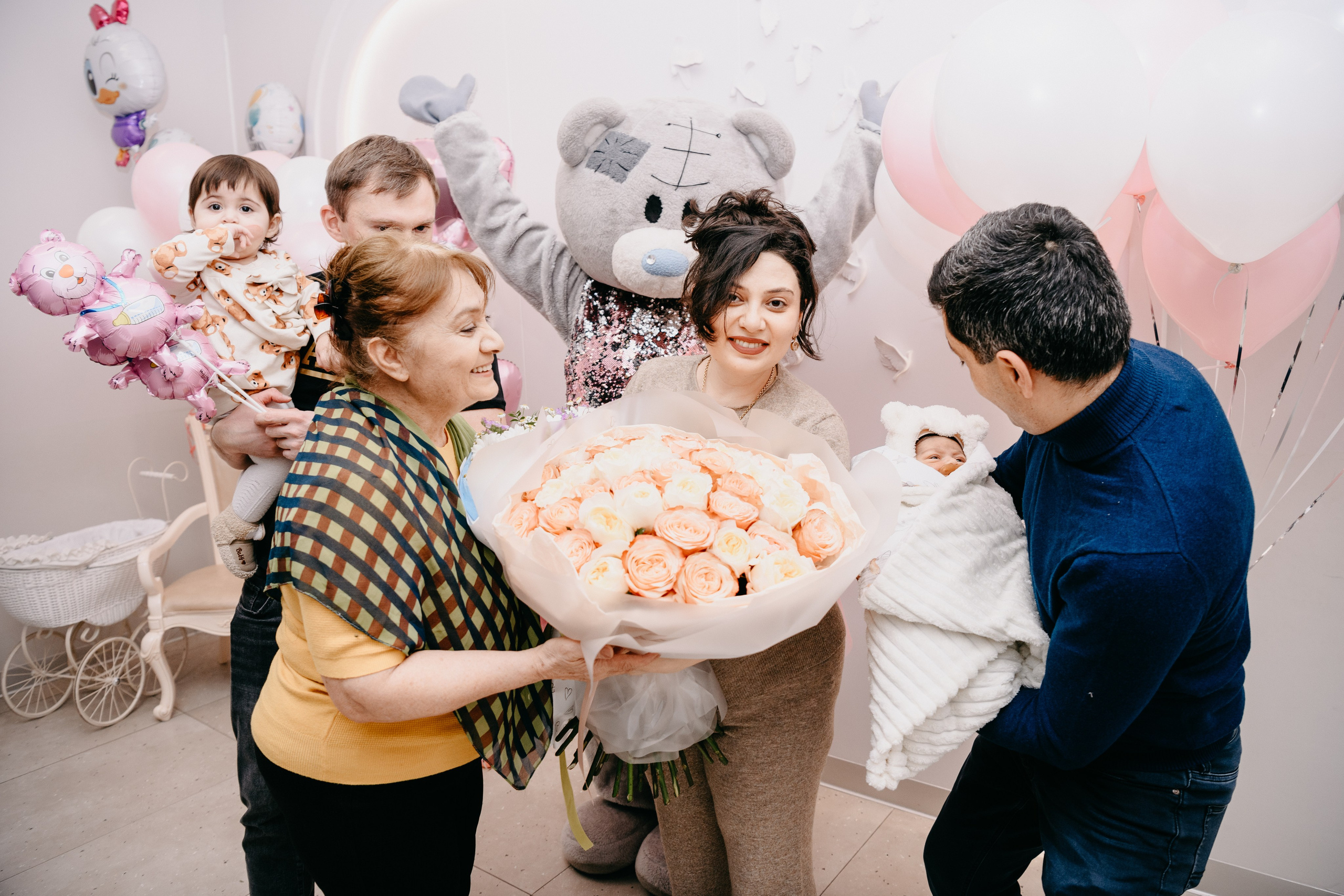 Выписка Микаэллы. 4 роддом. Фотограф на выписку из роддома в Москве и МО