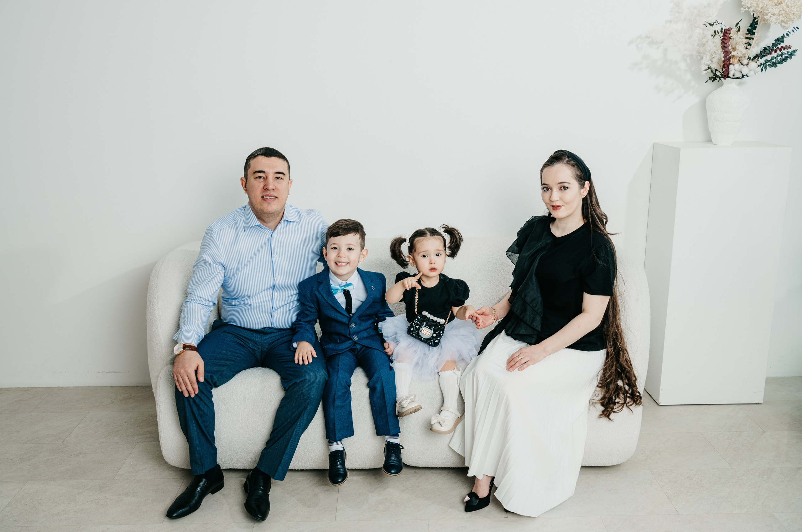 Майя с семьей. Фотограф на выписку из роддома в Москве и МО