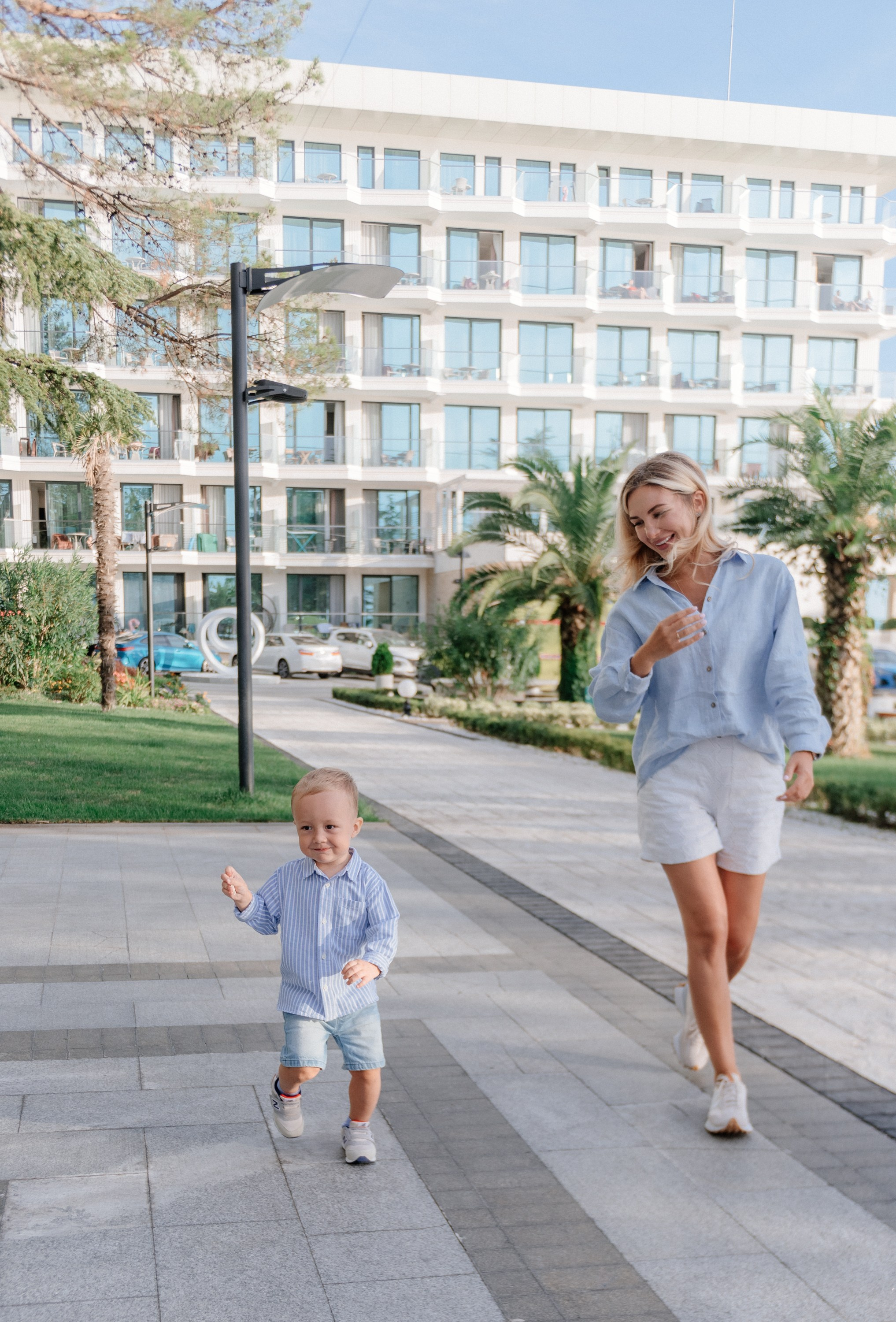 Family photoshoot in Batumi. Fedor Lemeshko — Destination Wedding and Family Lifestyle photographer