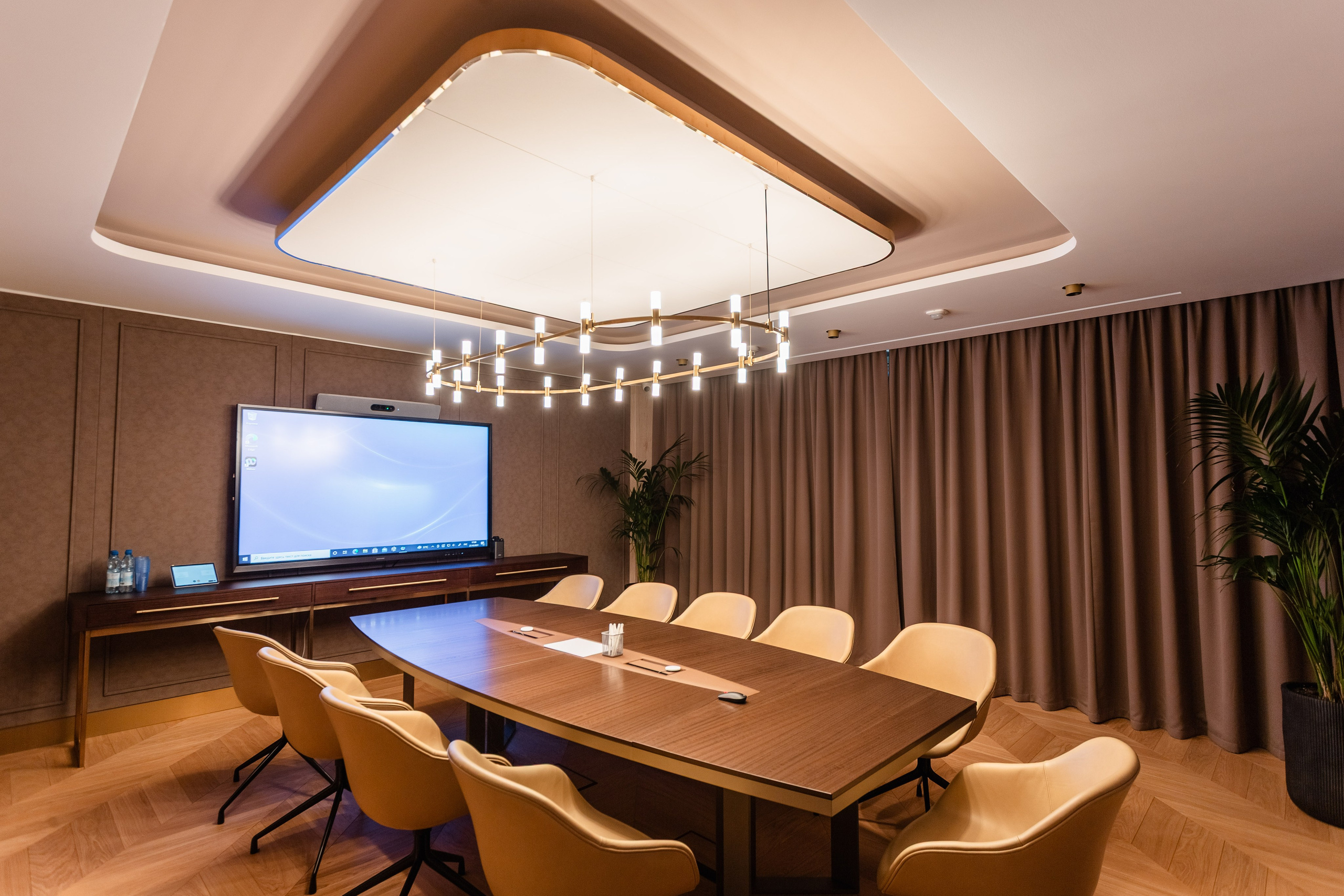 Офис компании. Видеограф Добромыслов