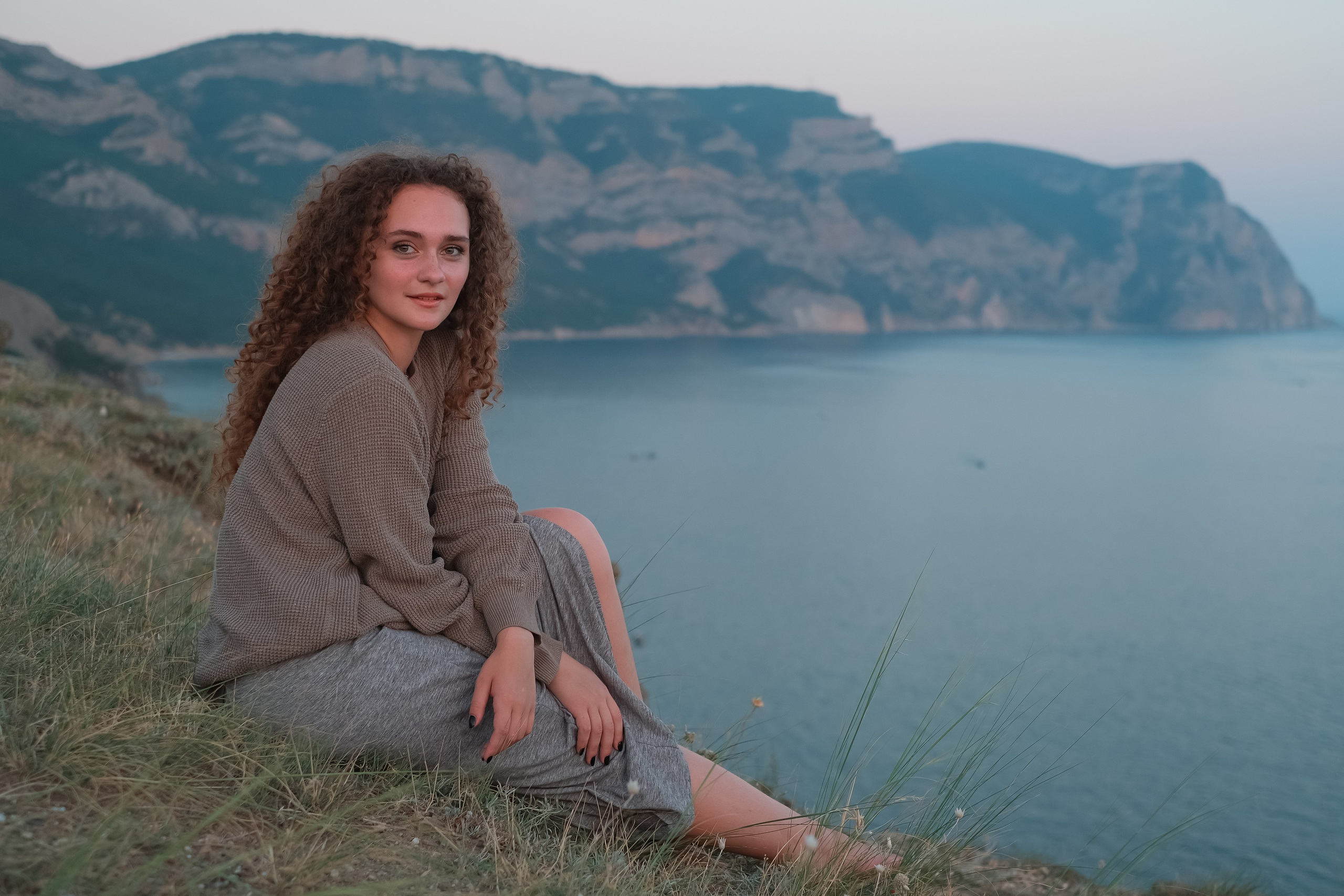 Портретная фотосессия Киры в Балаклаве, Крепость Чембало. Профессиональная фотосъемка в Крыму. Натуральные эмоции и живые кадры. Забронируйте дату прямо сейчас!