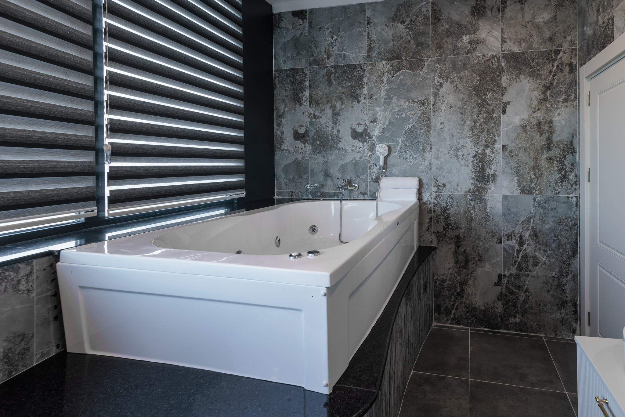 SKY TOWER (METRO CITY). Режиссёр, клипмейкер, фотограф — Андрей Охота