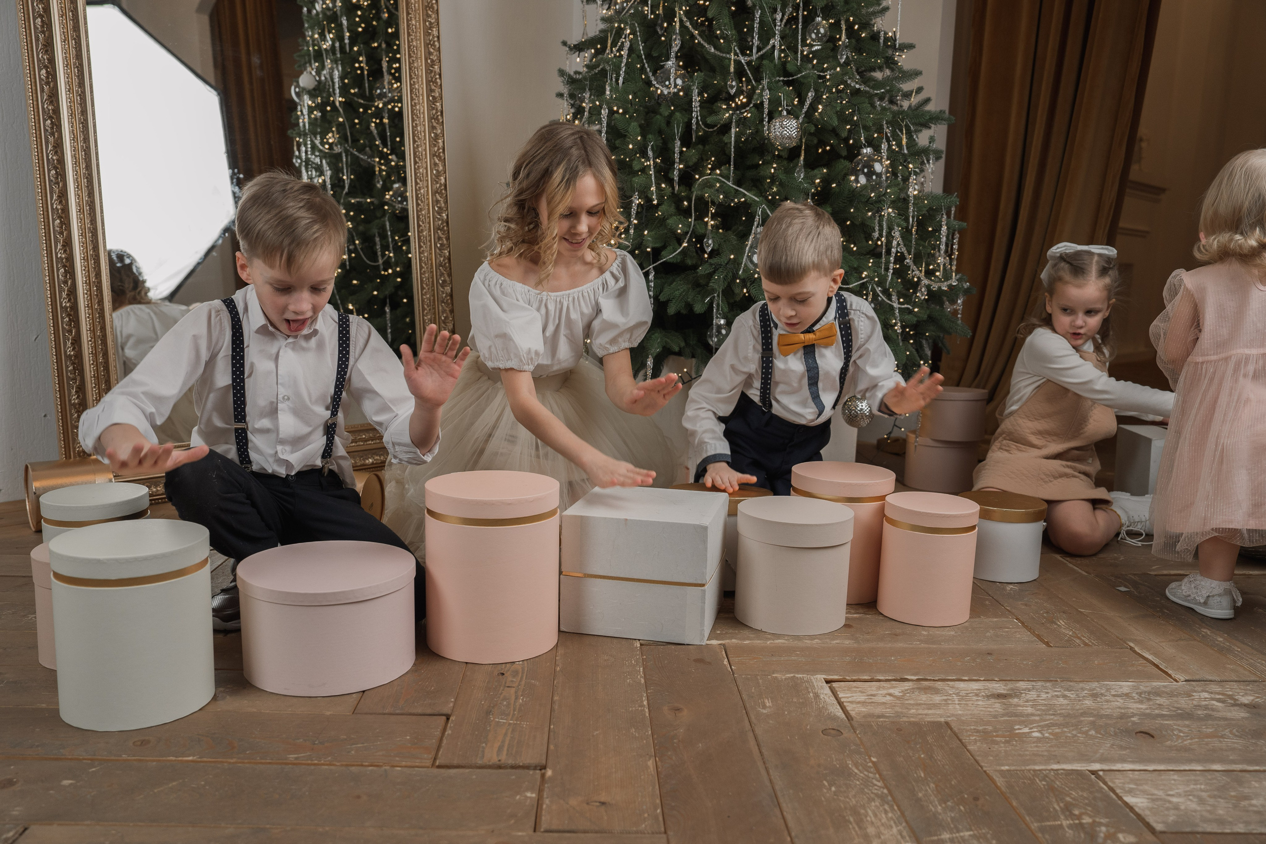 Новогодняя фотосессия большой семьи в студии. Семейный фотограф Екатеринбург Татьяна Девятых