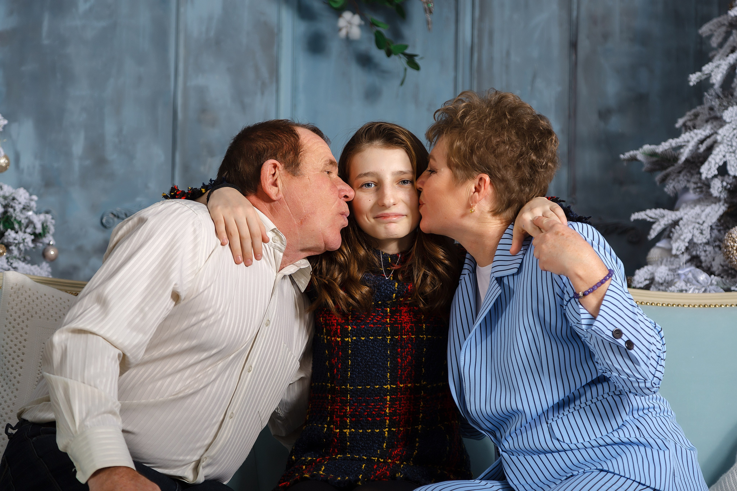Новогодняя семейная фотосессия в студии в Волгодонске