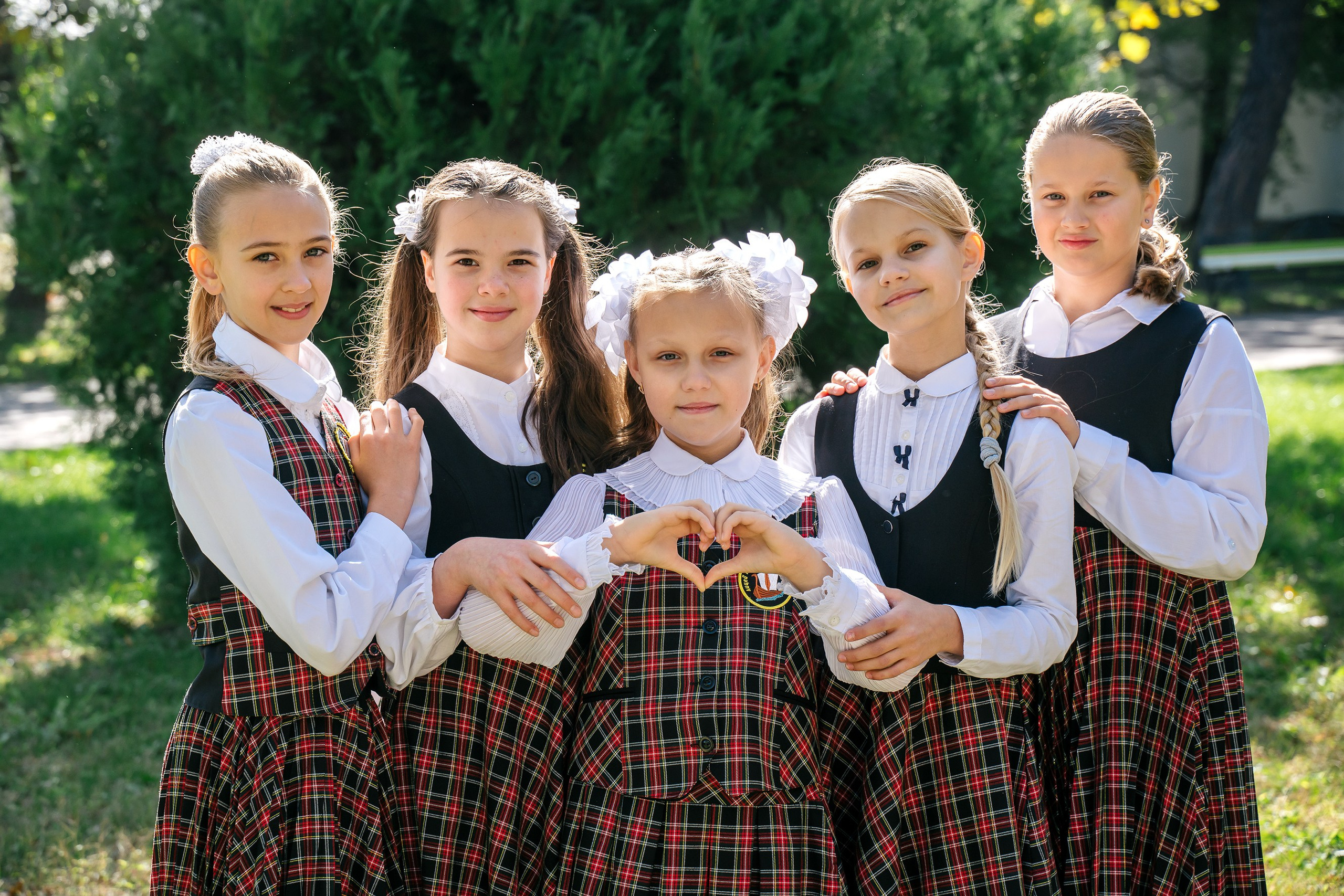 Фотографии с друзьями. Выпускные альбомы, школьные фотосессии в городе Новороссийске