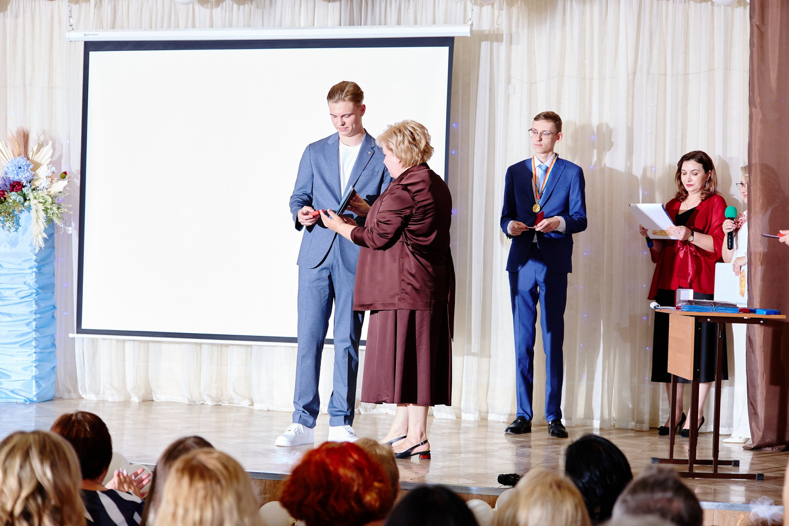 Выпускной 35 Сош. Фотограф Выпускные альбомы Таганрог Сергей Коробченко