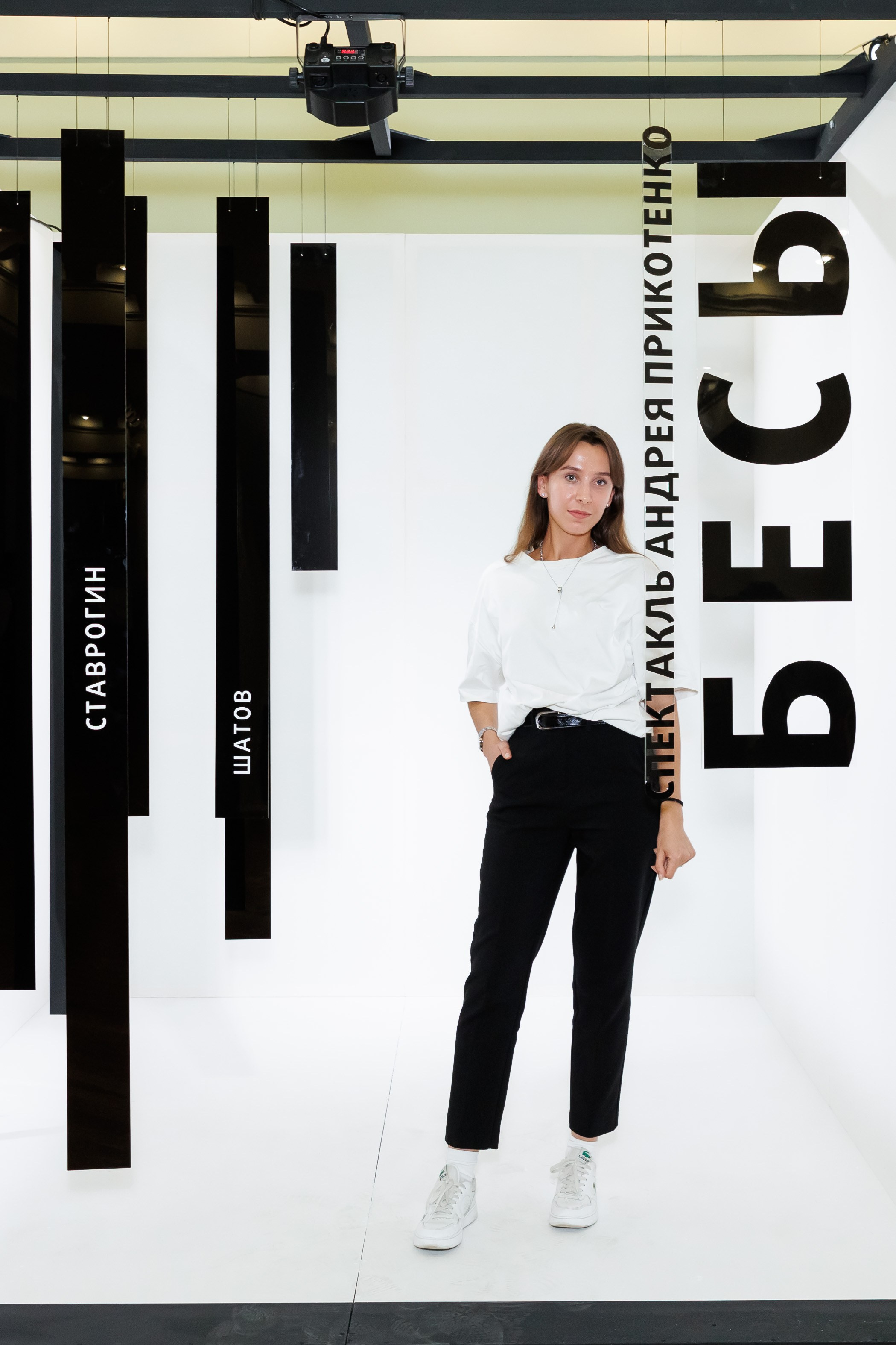 Красный факел — фотозона перед премьерой спектакля. Фотограф Новосибирск — Наталья Гресь