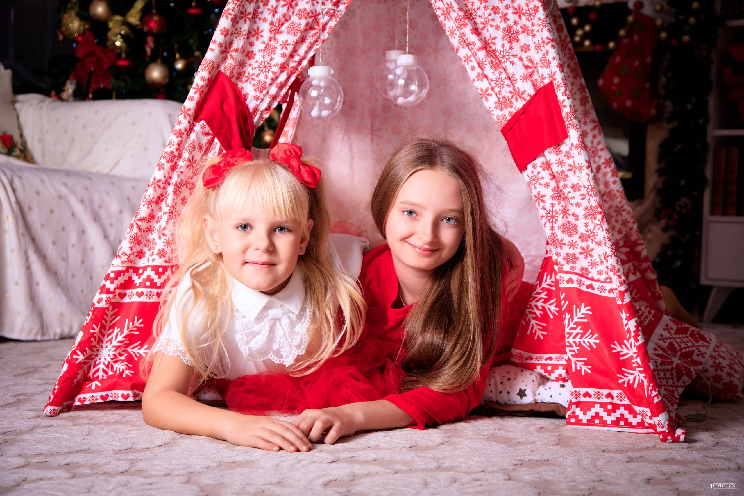 Портфолио больших семей: Единство и радость в новогодних интерьерах. Интерьерная фотостудия FOTOGEN г. Краснодар