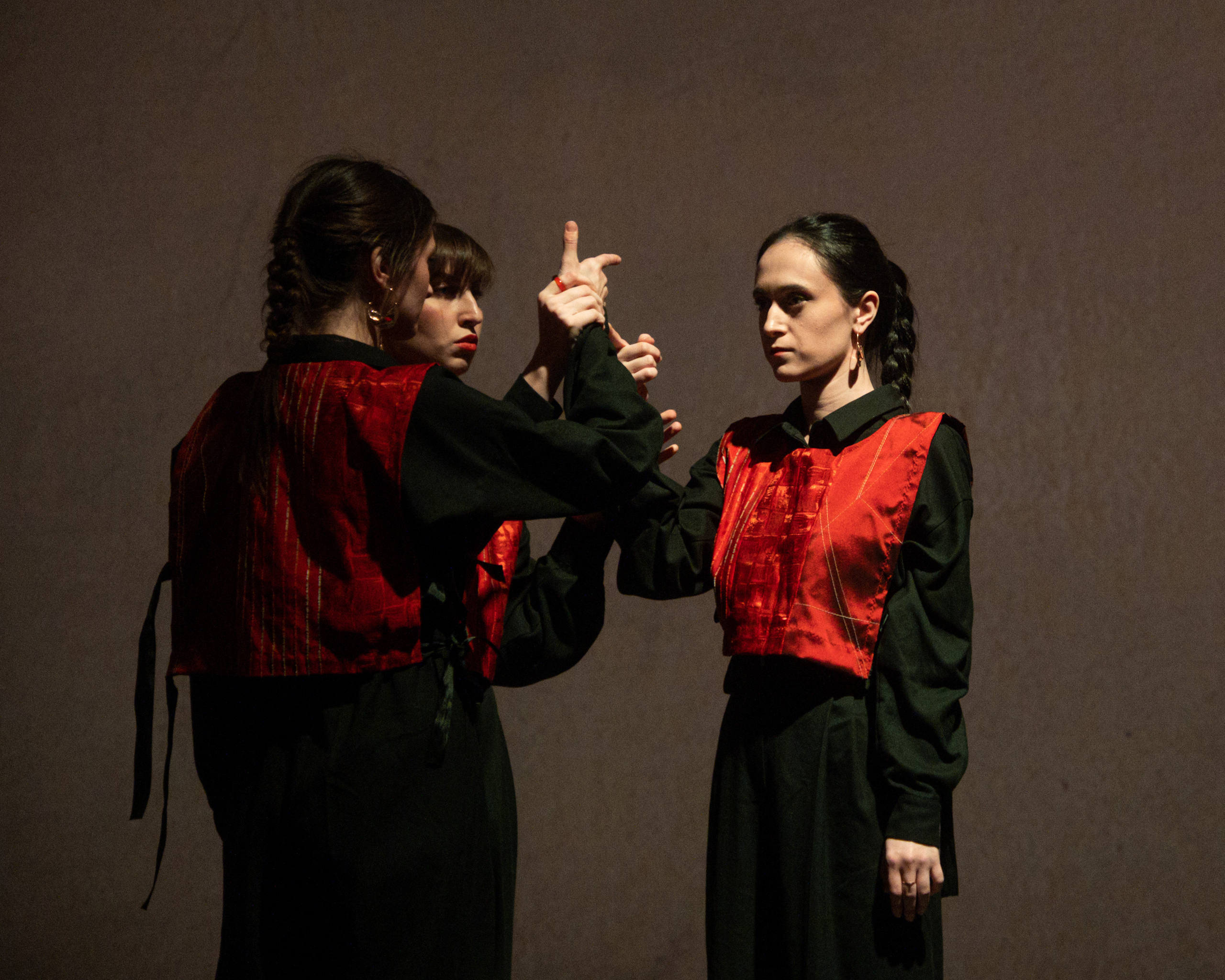 Мультимедийно-пластический перформанс Отражение. Репортажный фотограф в Казани Павел Серпокрылов