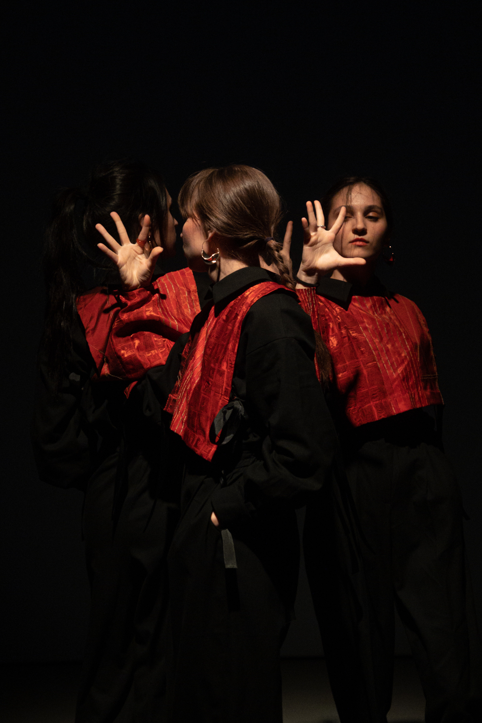 Мультимедийно-пластический перформанс Отражение. Репортажный фотограф в Казани Павел Серпокрылов