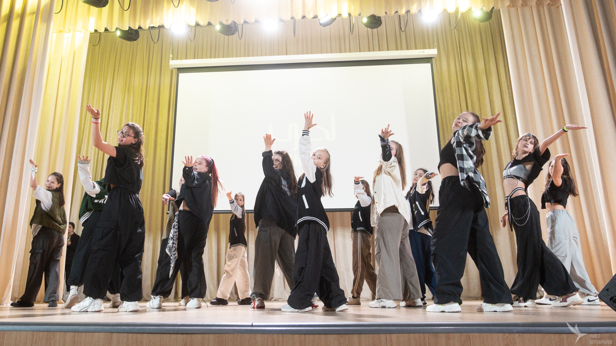 Отчетный концерт танцевальной школы YouDancer. Репортажный фотограф в Казани Павел Серпокрылов