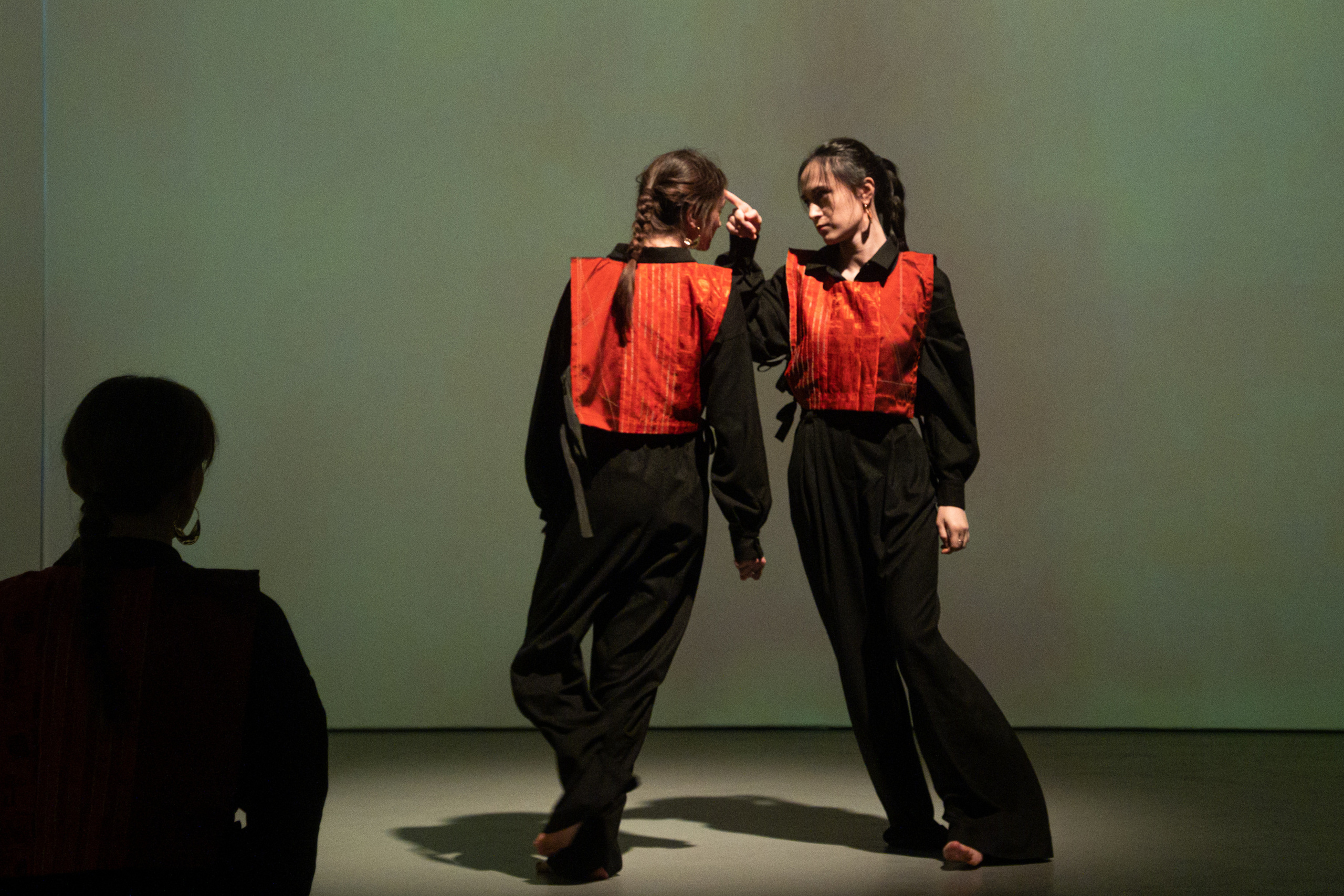 Мультимедийно-пластический перформанс Отражение. Репортажный фотограф в Казани Павел Серпокрылов