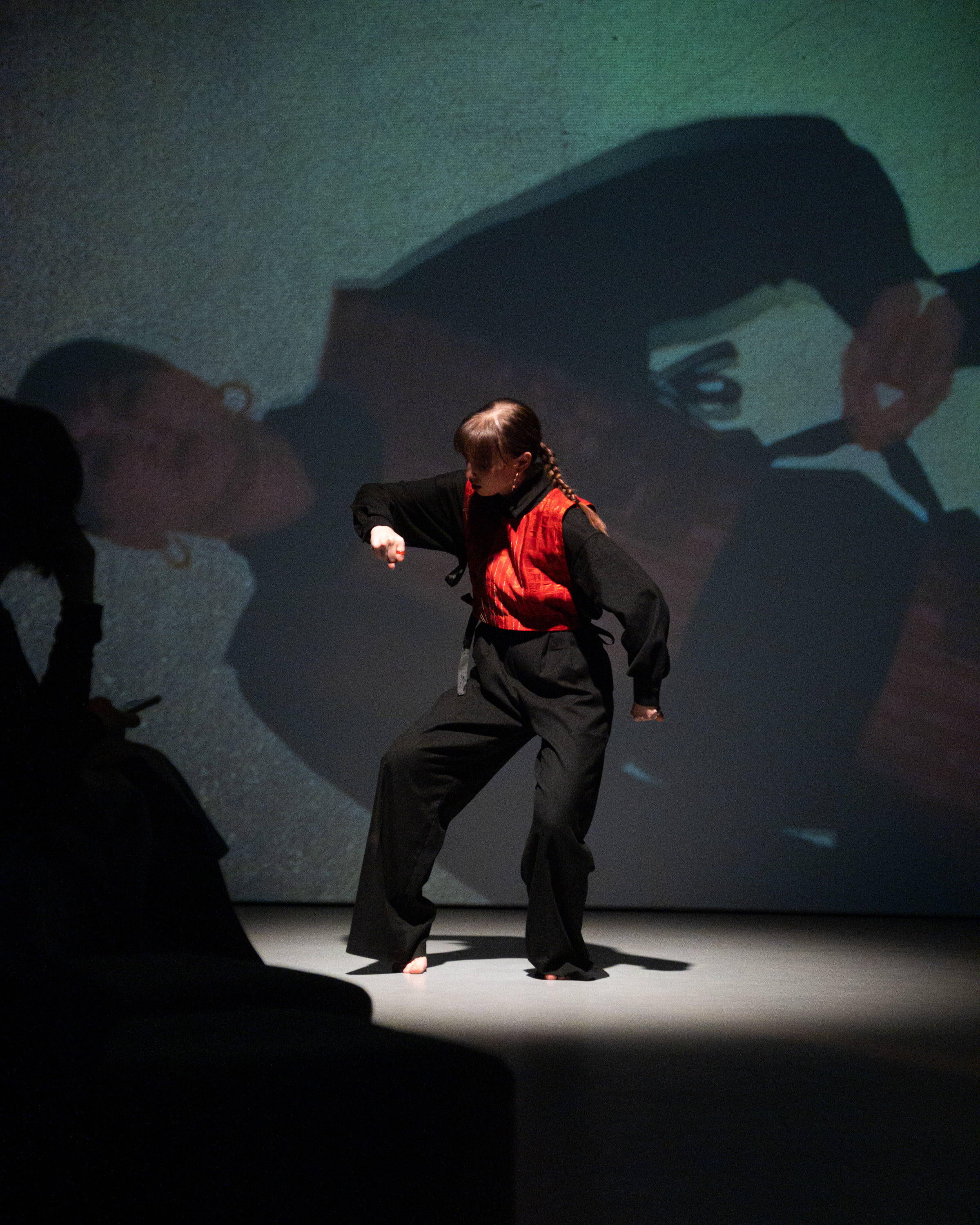 Мультимедийно-пластический перформанс Отражение. Репортажный фотограф в Казани Павел Серпокрылов