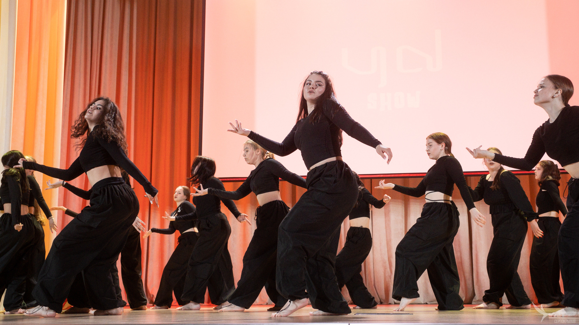 Отчетный концерт танцевальной школы YouDancer. Репортажный фотограф в Казани Павел Серпокрылов