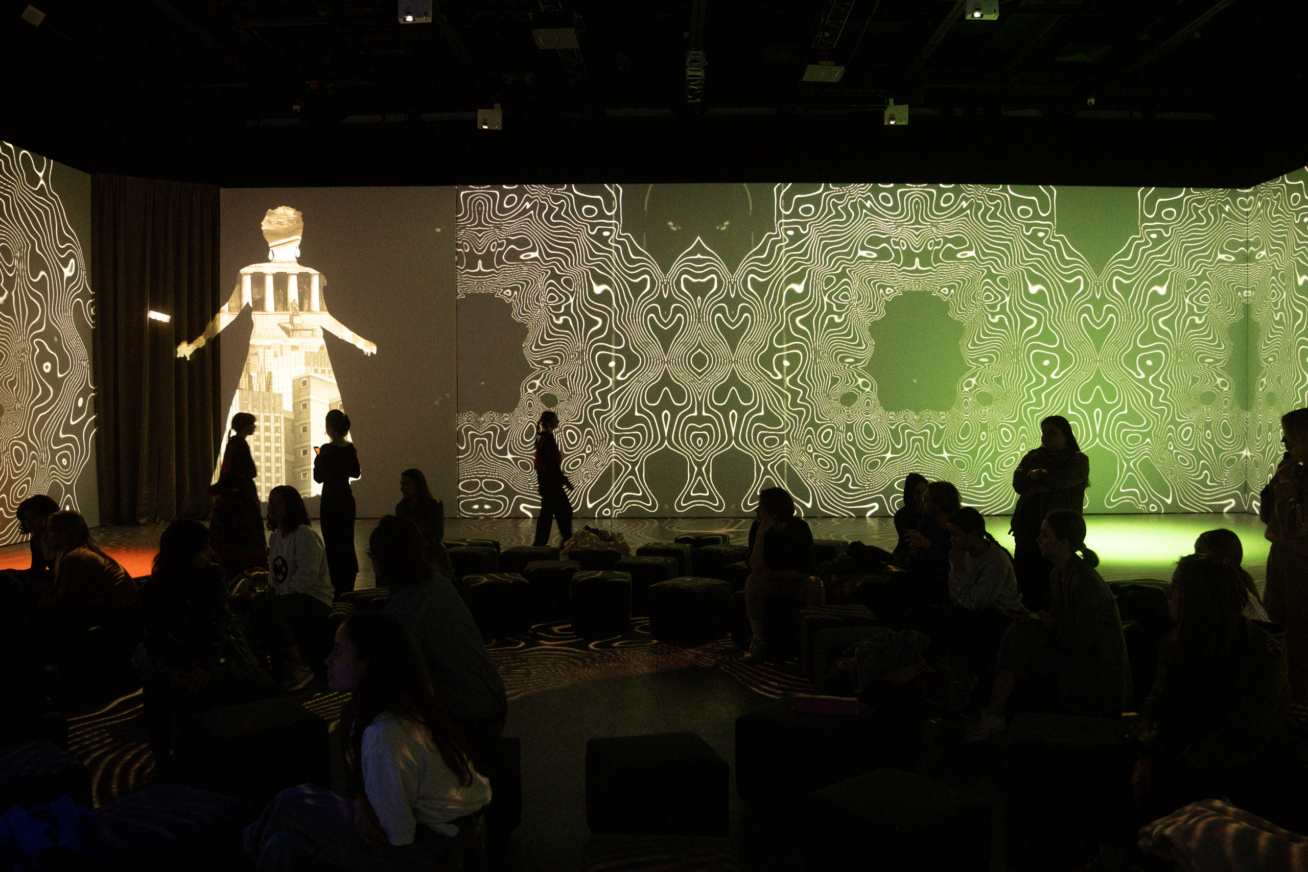 Мультимедийно-пластический перформанс Отражение. Репортажный фотограф в Казани Павел Серпокрылов