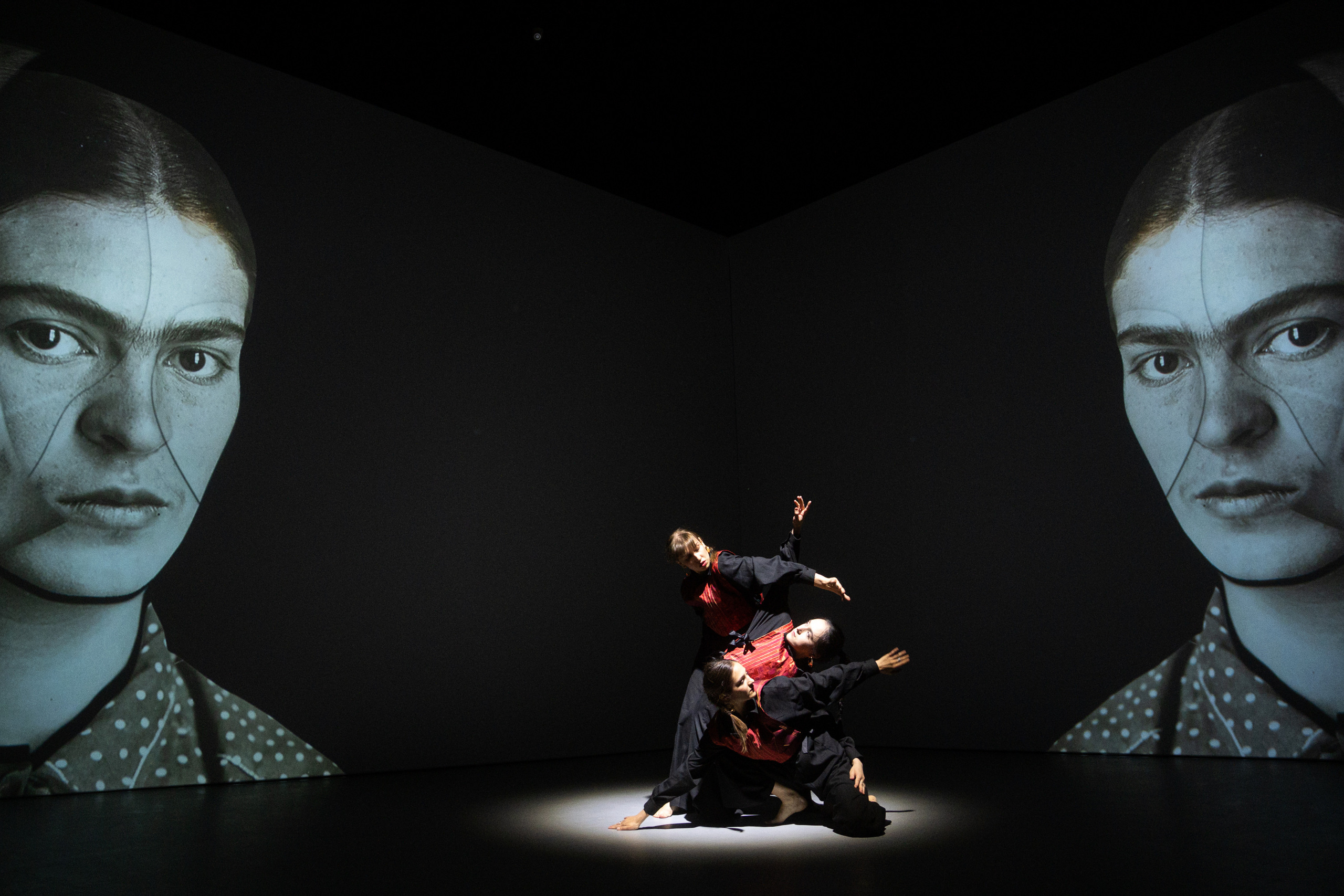 Мультимедийно-пластический перформанс Отражение. Репортажный фотограф в Казани Павел Серпокрылов