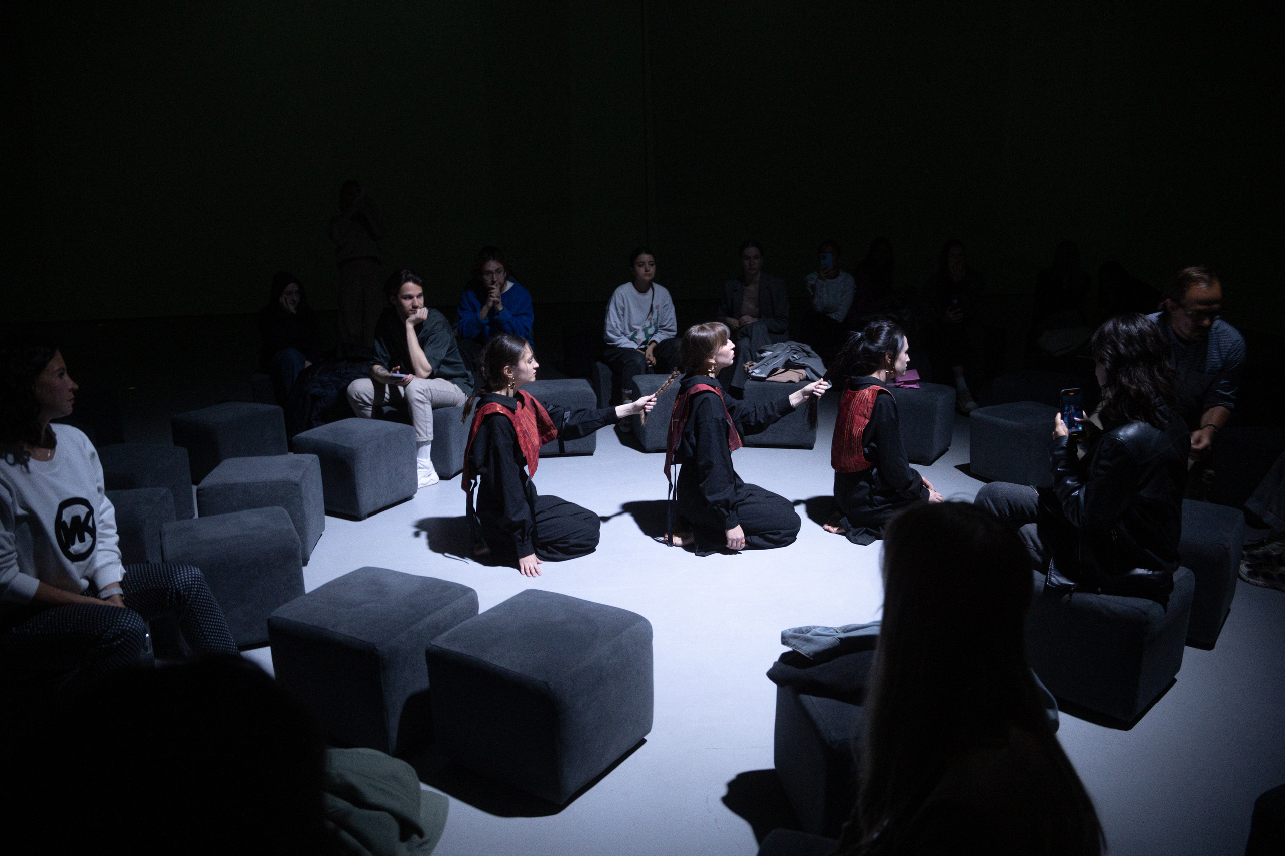 Мультимедийно-пластический перформанс Отражение. Репортажный фотограф в Казани Павел Серпокрылов