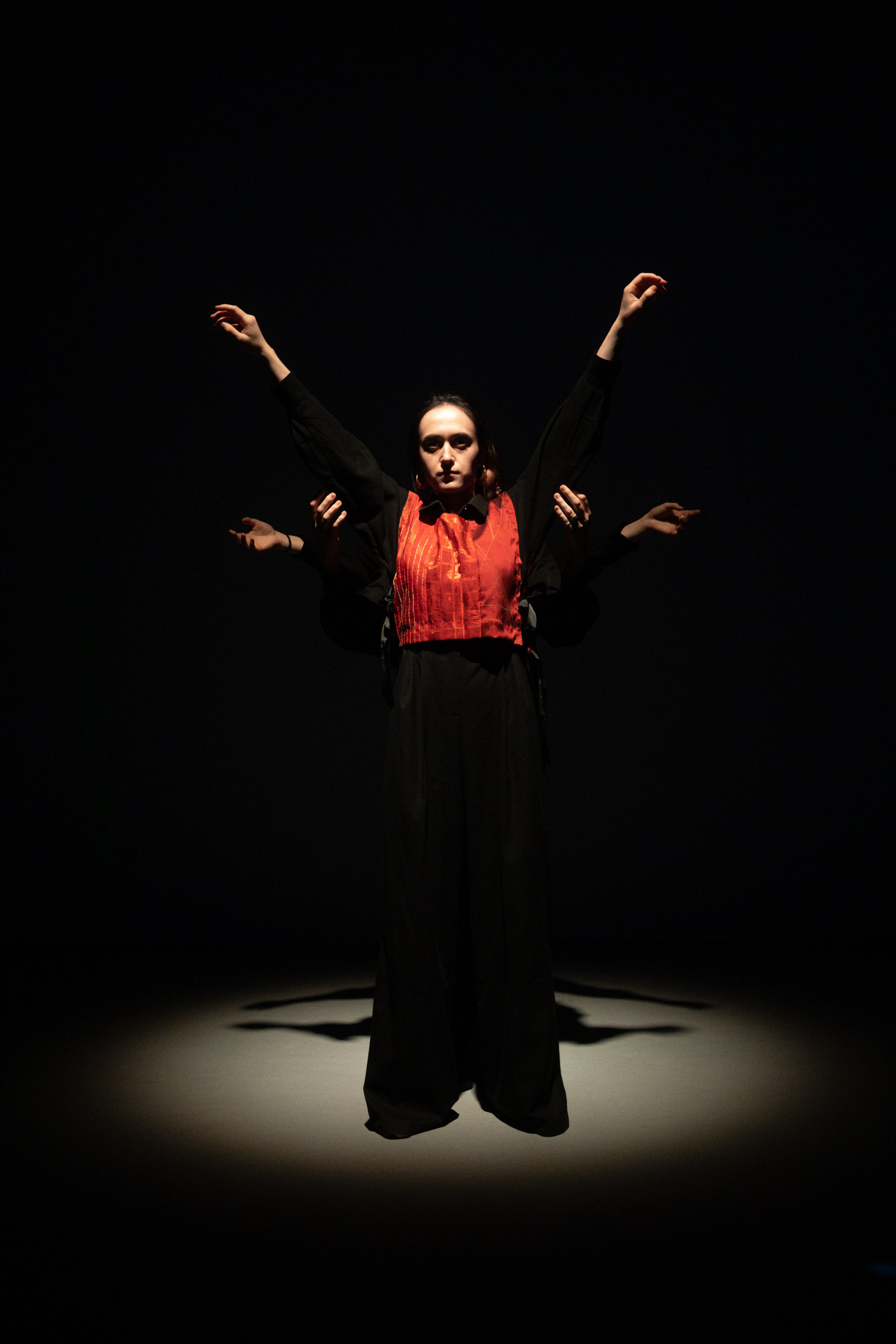 Мультимедийно-пластический перформанс Отражение. Репортажный фотограф в Казани Павел Серпокрылов