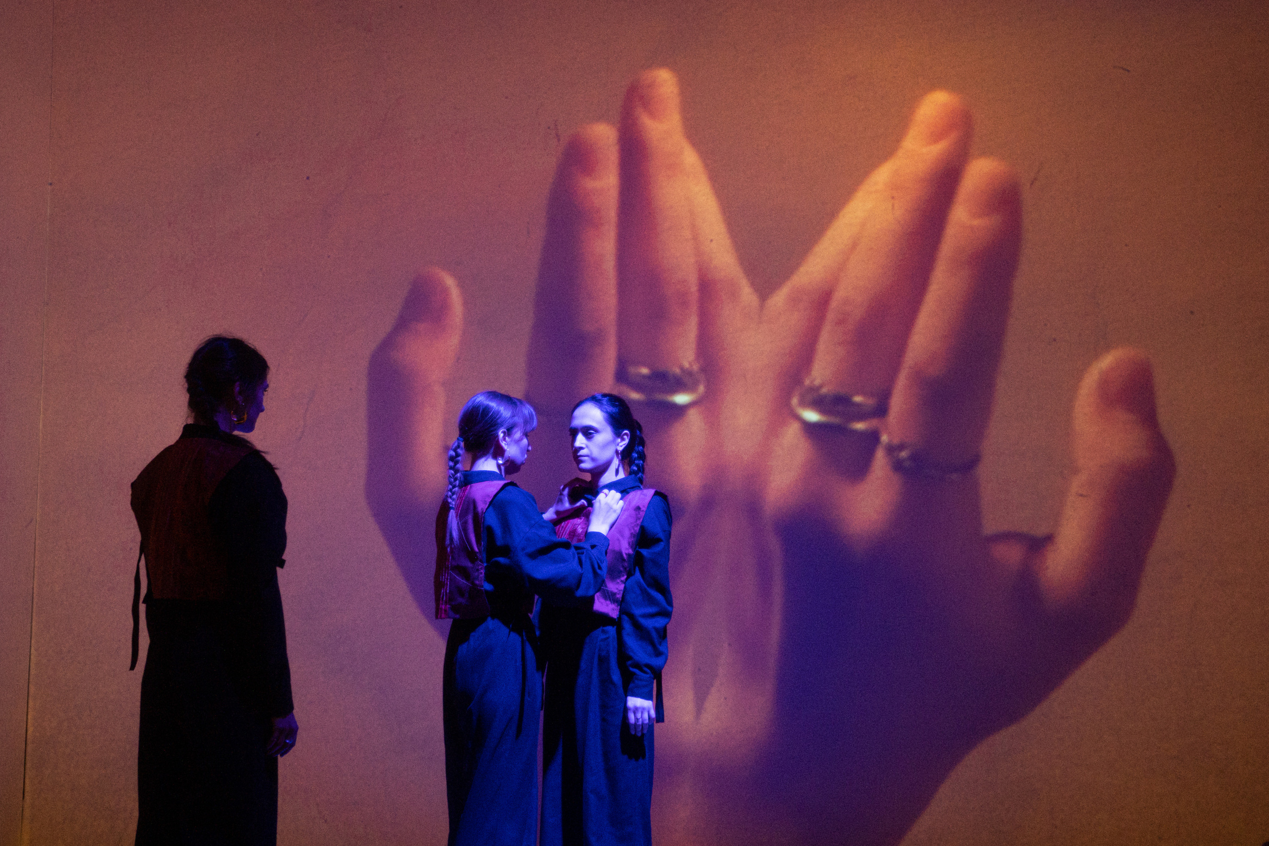 Мультимедийно-пластический перформанс Отражение. Репортажный фотограф в Казани Павел Серпокрылов