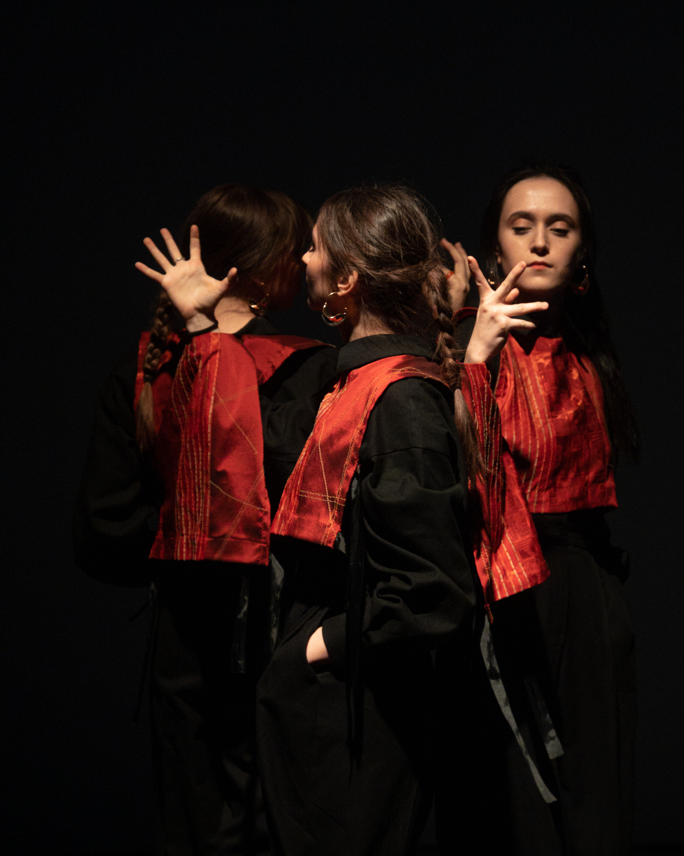 Мультимедийно-пластический перформанс Отражение. Репортажный фотограф в Казани Павел Серпокрылов