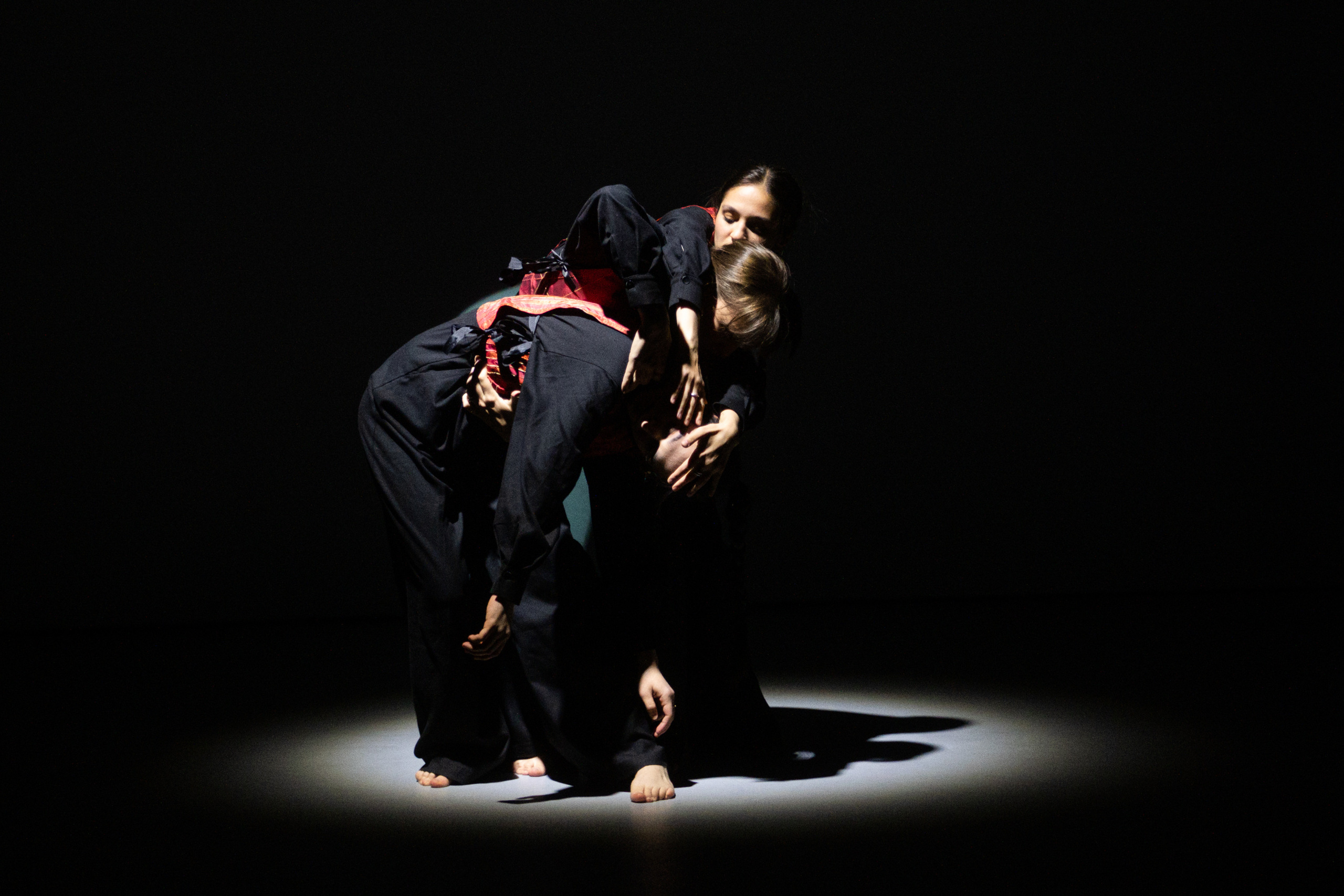 Мультимедийно-пластический перформанс Отражение. Репортажный фотограф в Казани Павел Серпокрылов